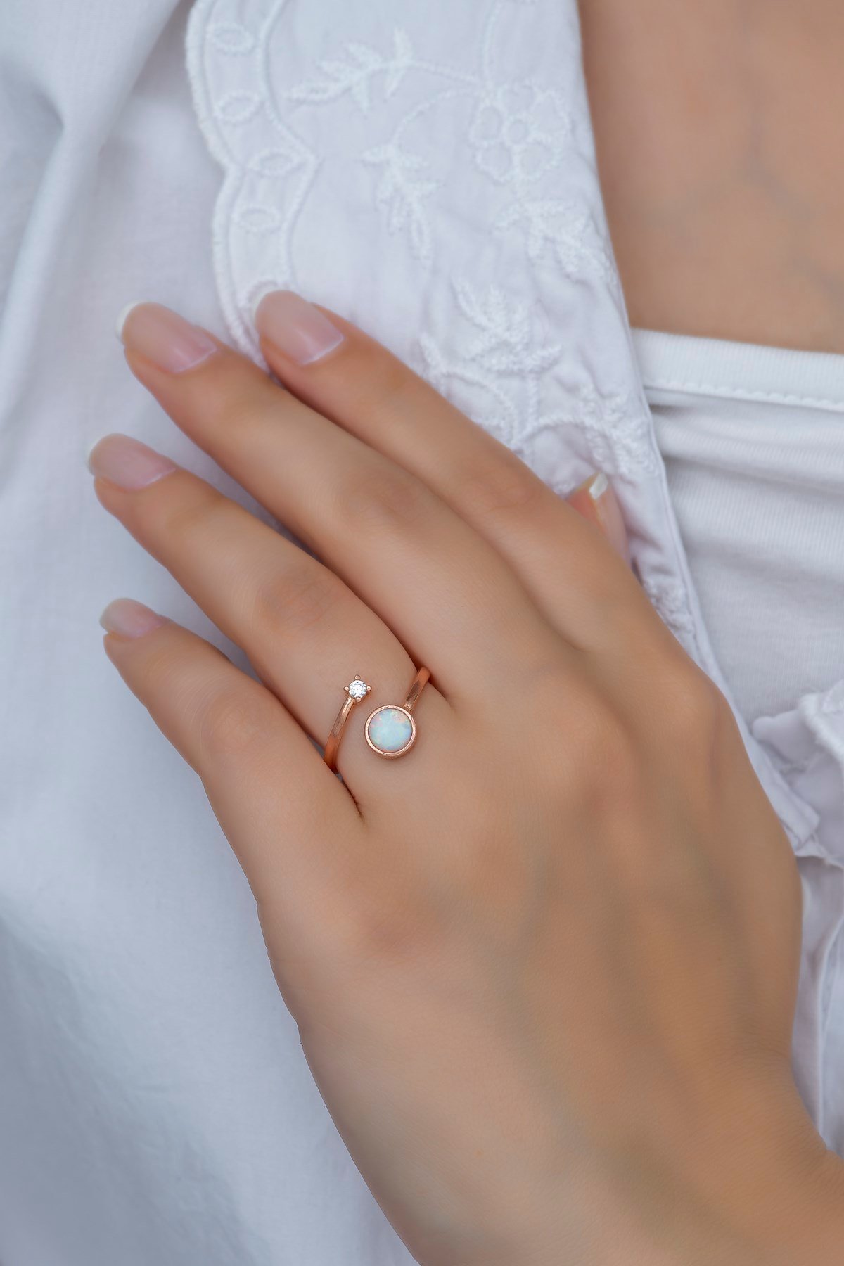 925 Ayar Ayarlanabilir Tektaş Beyaz Opal Taşlı Gümüş Yüzük