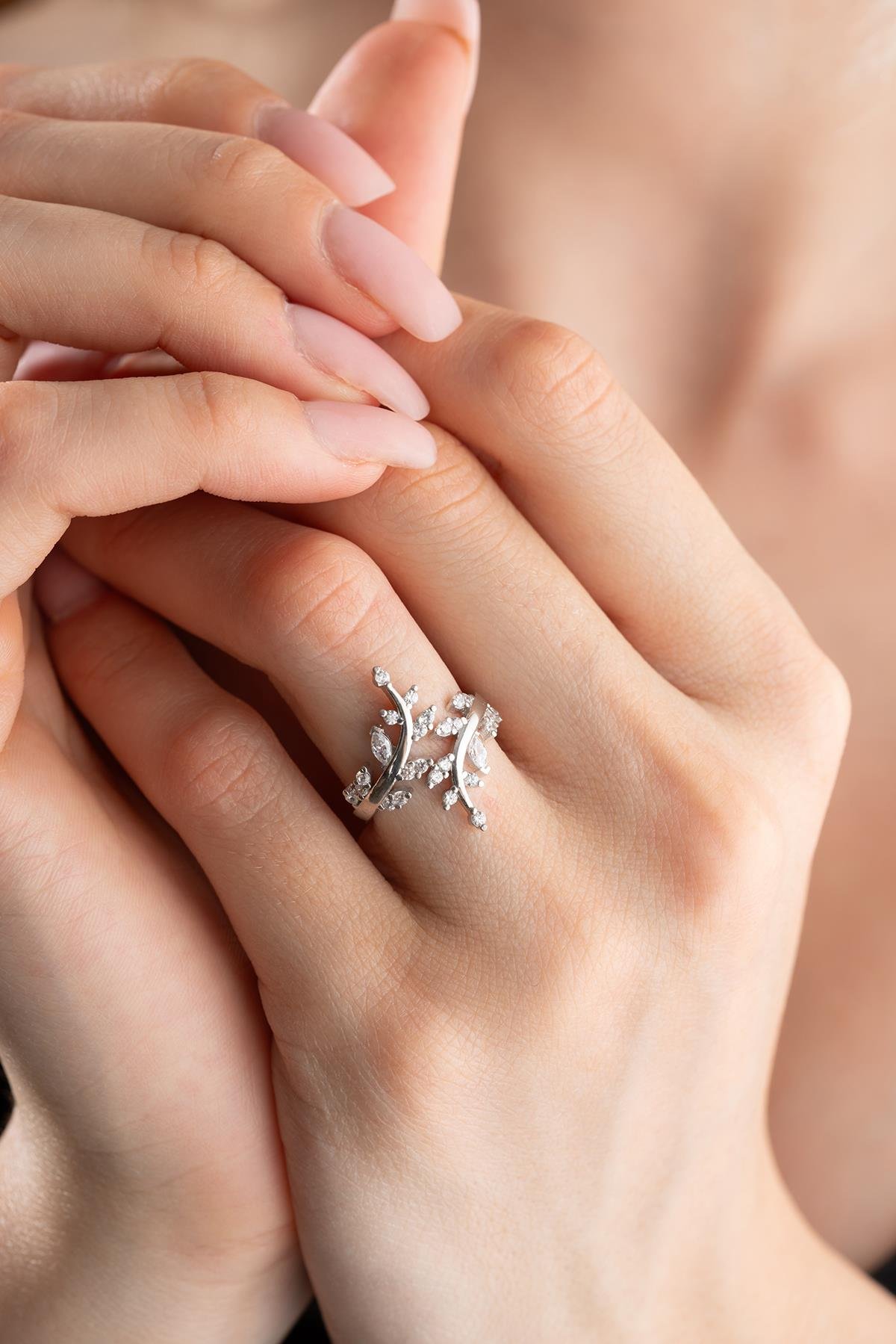 925 Ayar Ayarlanabilir Zirkon Taşlı Rodyumlu Zeytin Dalı Gümüş Yüzük