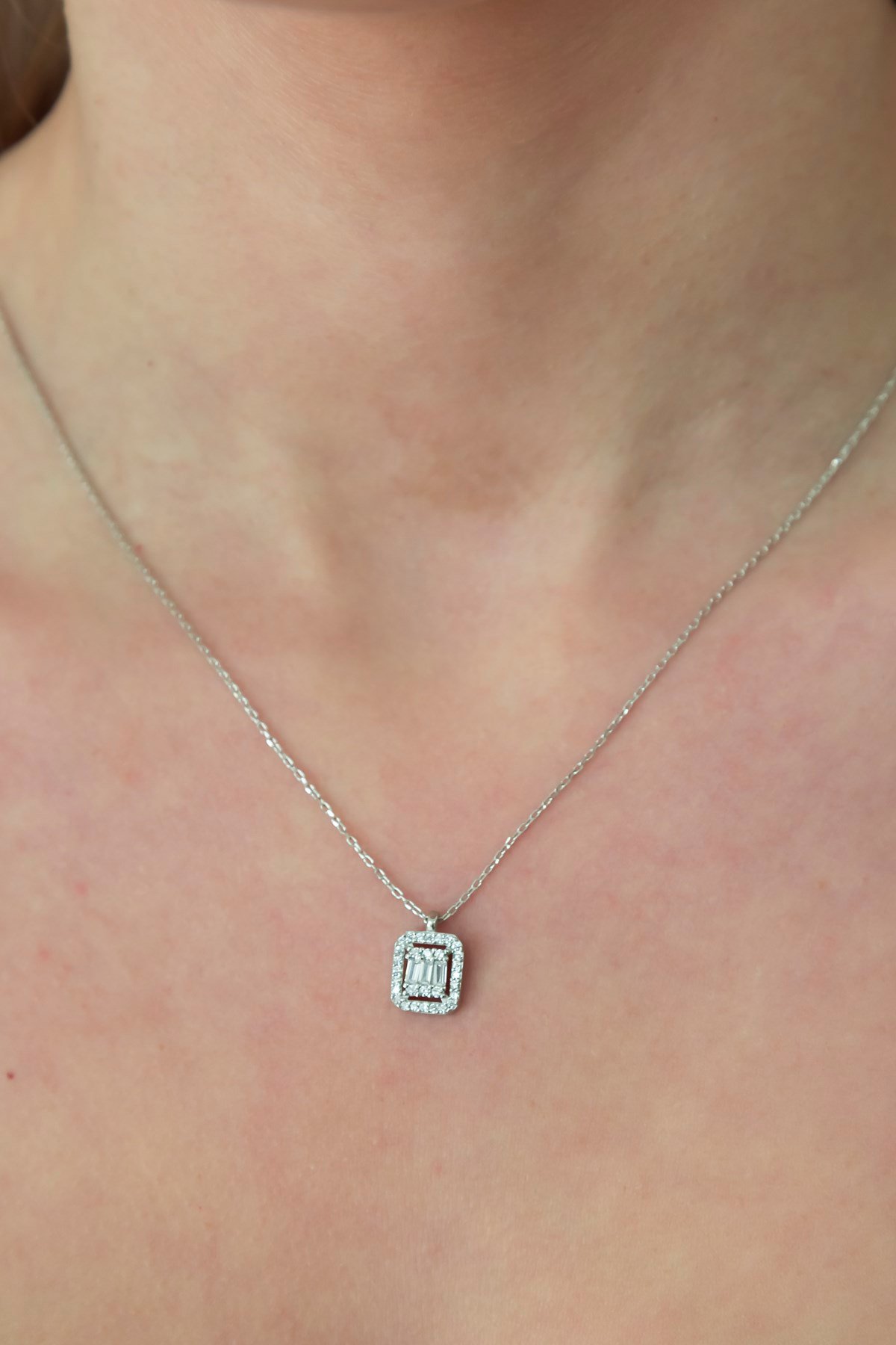 925 Ayar Baget TaşlıTektaş Kolye Kadın Gümüş Kolye