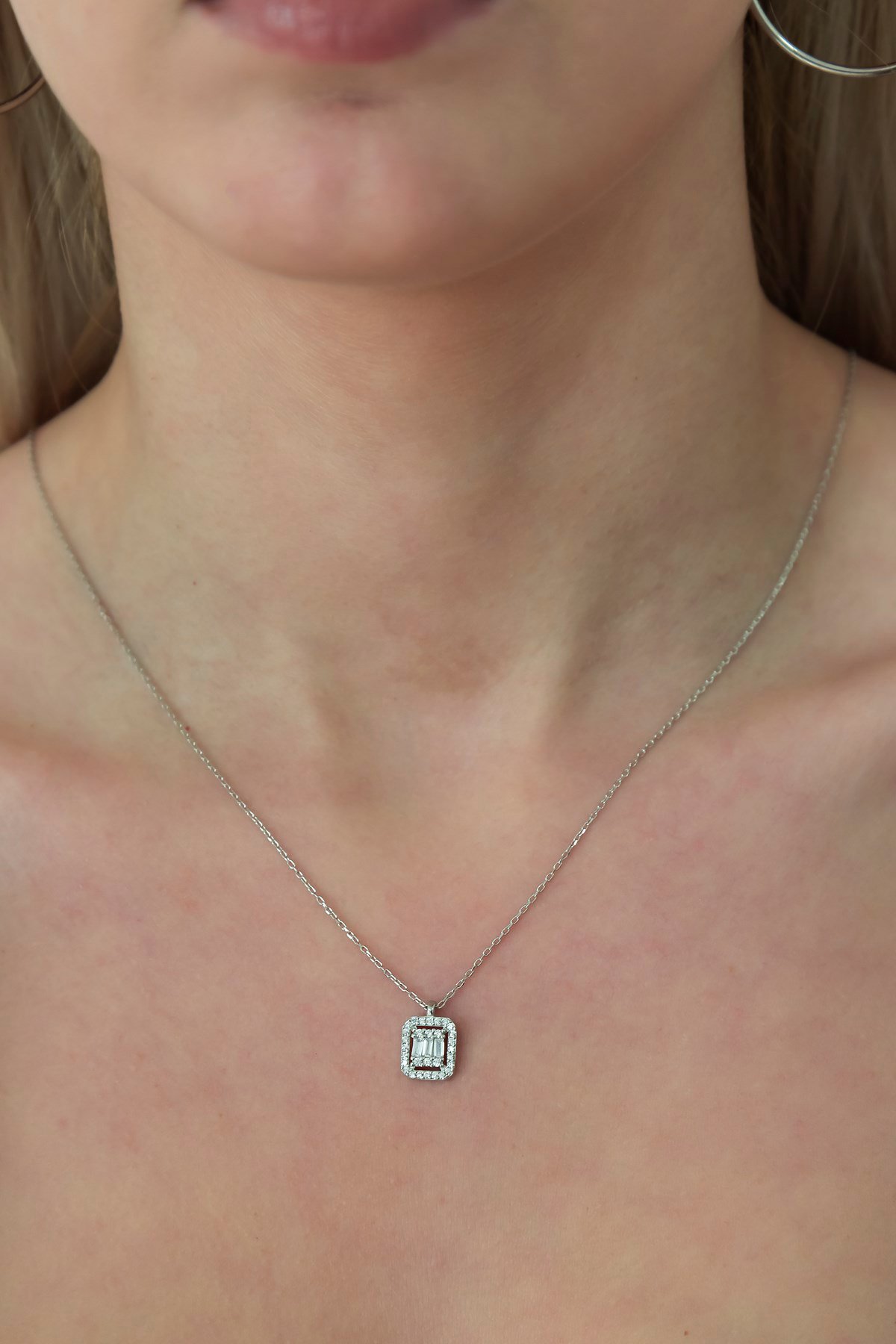 925 Ayar Baget TaşlıTektaş Kolye Kadın Gümüş Kolye