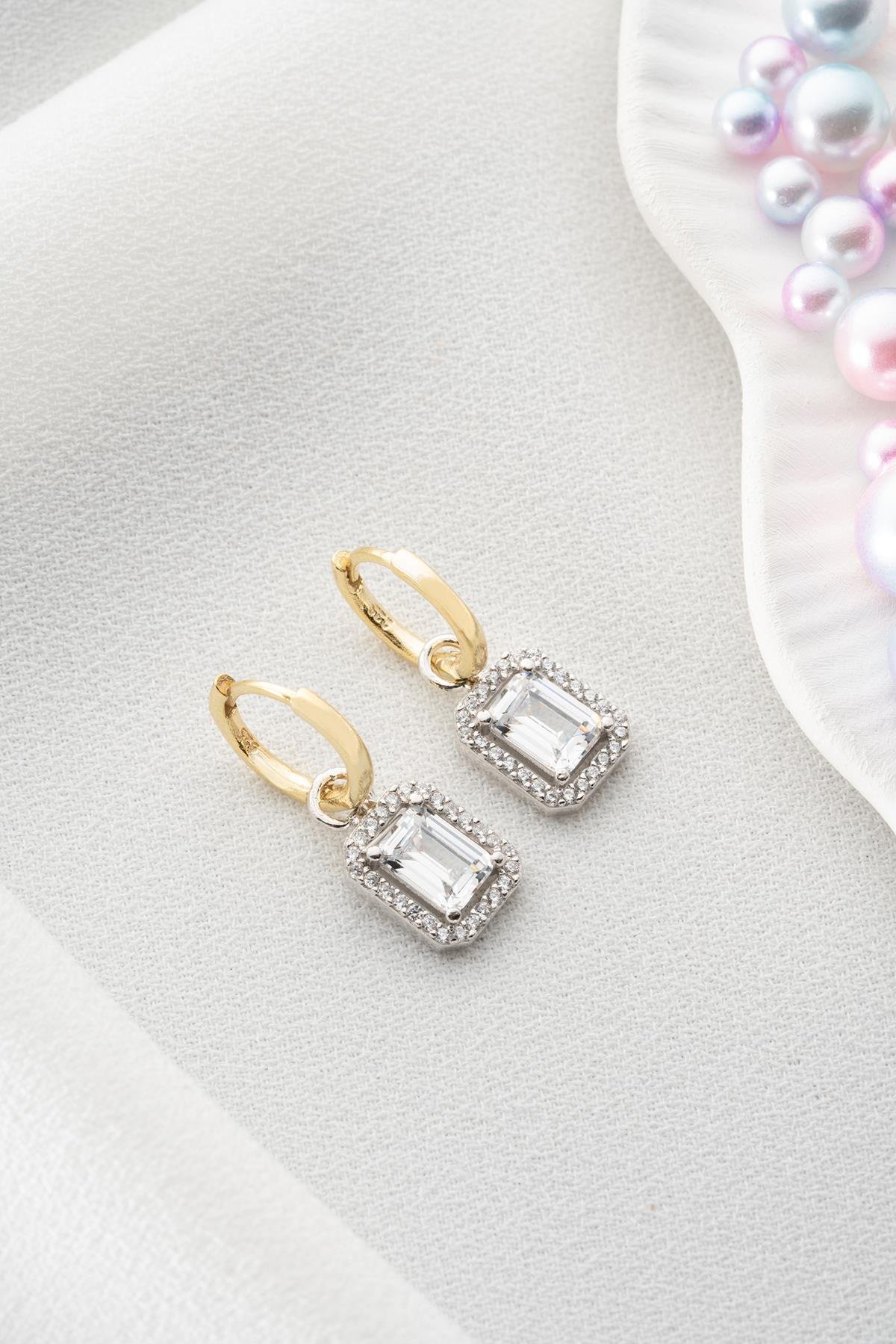 925 Ayar Gümüş  10 mm Halka Baget Taşlı Tektaş Küpe