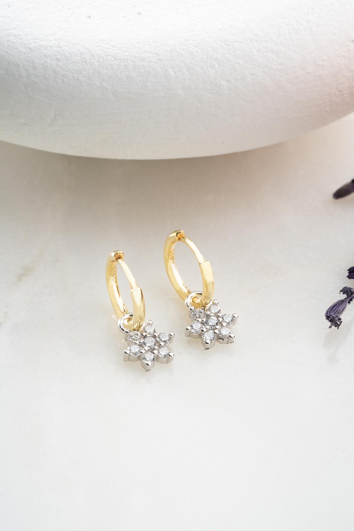 925 Ayar Gümüş 10 mm Halka Sallantılı Zirkon Taşlı Çiçek Küpe