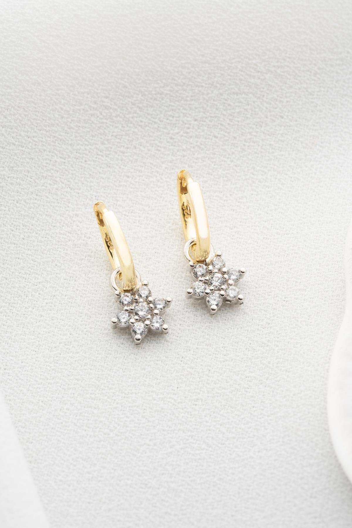 925 Ayar Gümüş 10 mm Halka Sallantılı Zirkon Taşlı Çiçek Küpe