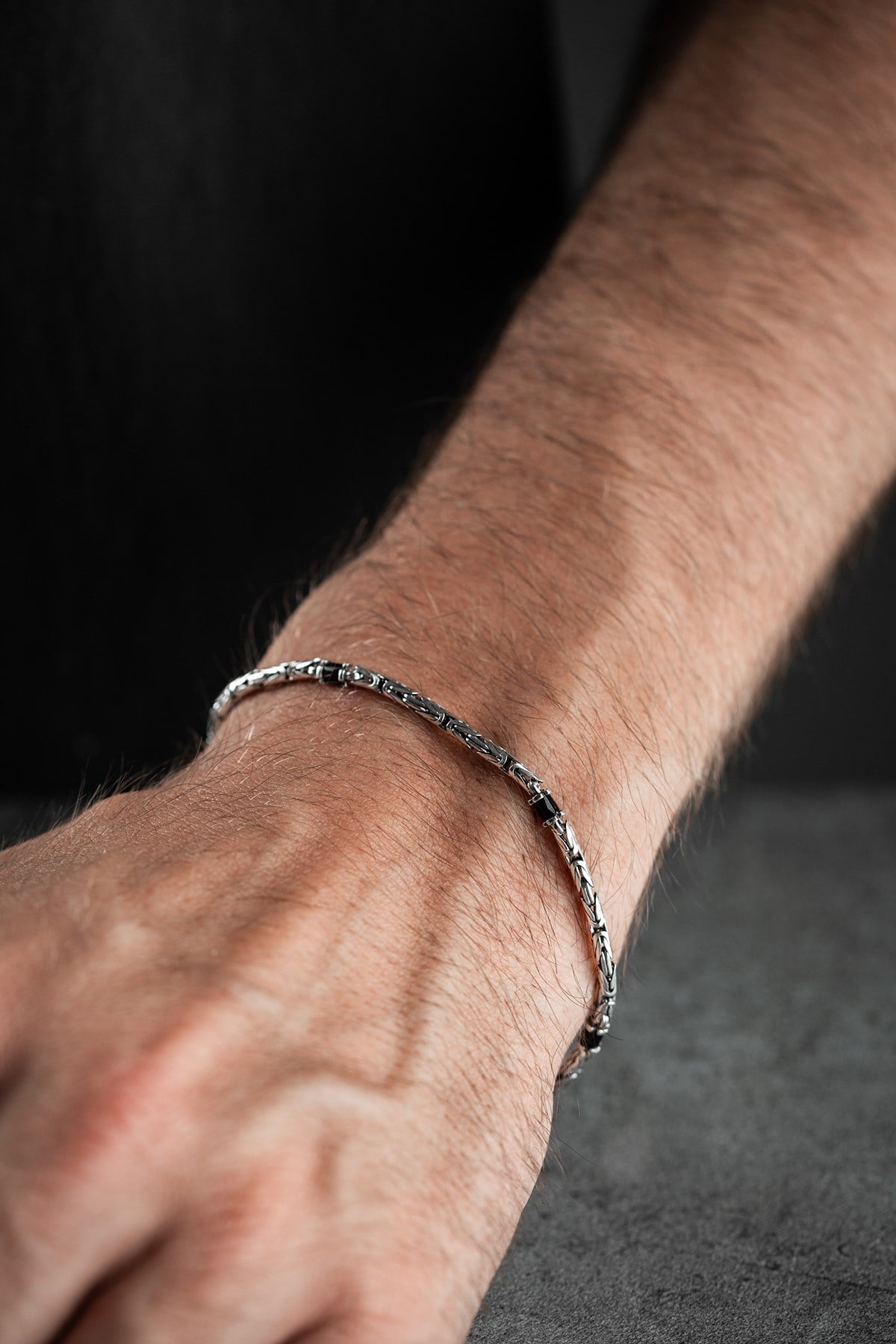 925 Ayar Gümüş 2,50 mm Siyah Taşlı Kral Model Gümüş Erkek Bileklik