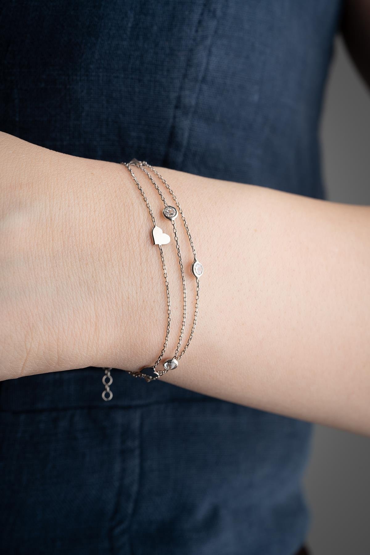 925 Ayar Gümüş 3 Sıra Zincir Zirkon Taşlı Kalp Bileklik