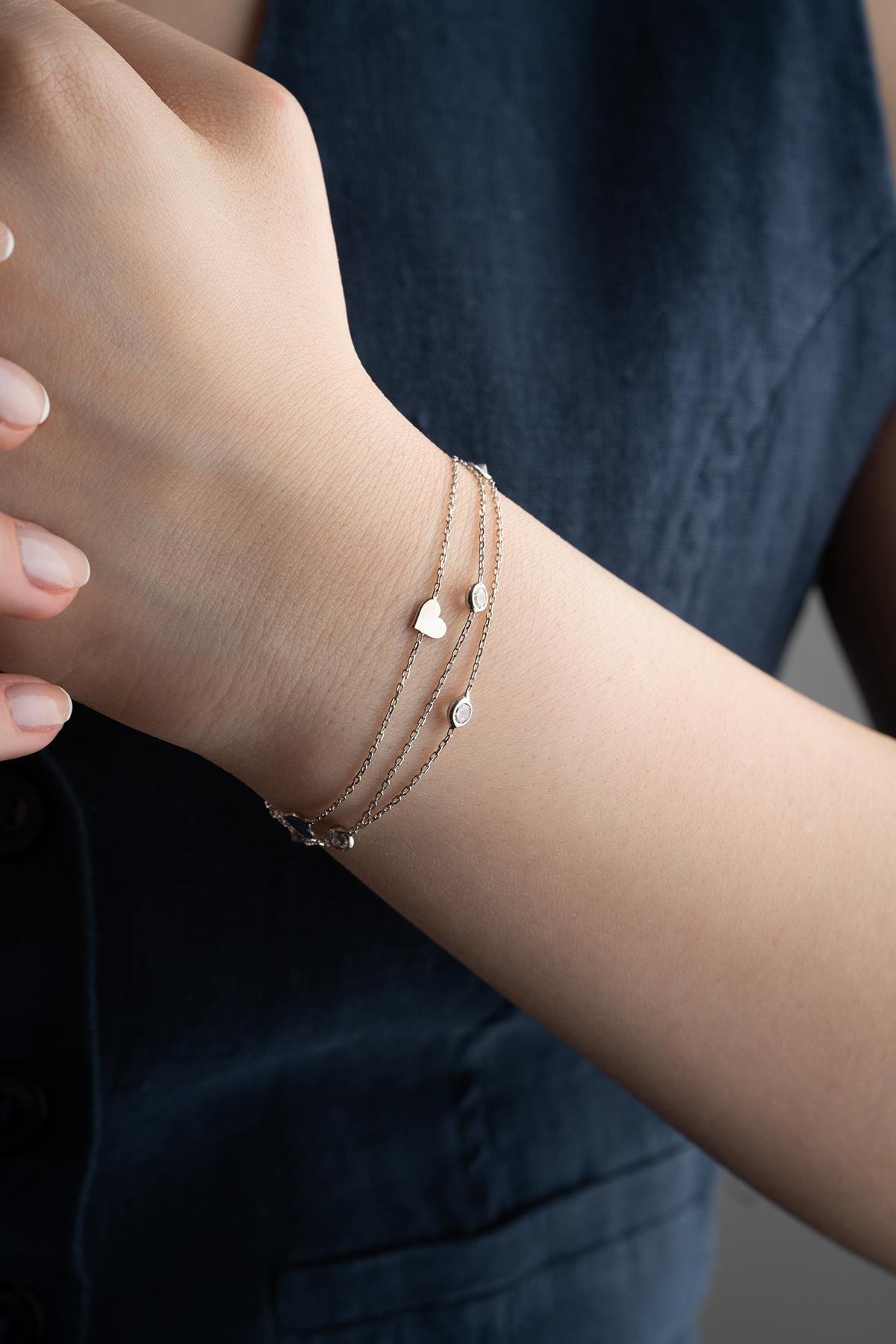 925 Ayar Gümüş 3 Sıra Zincir Zirkon Taşlı Kalp Bileklik