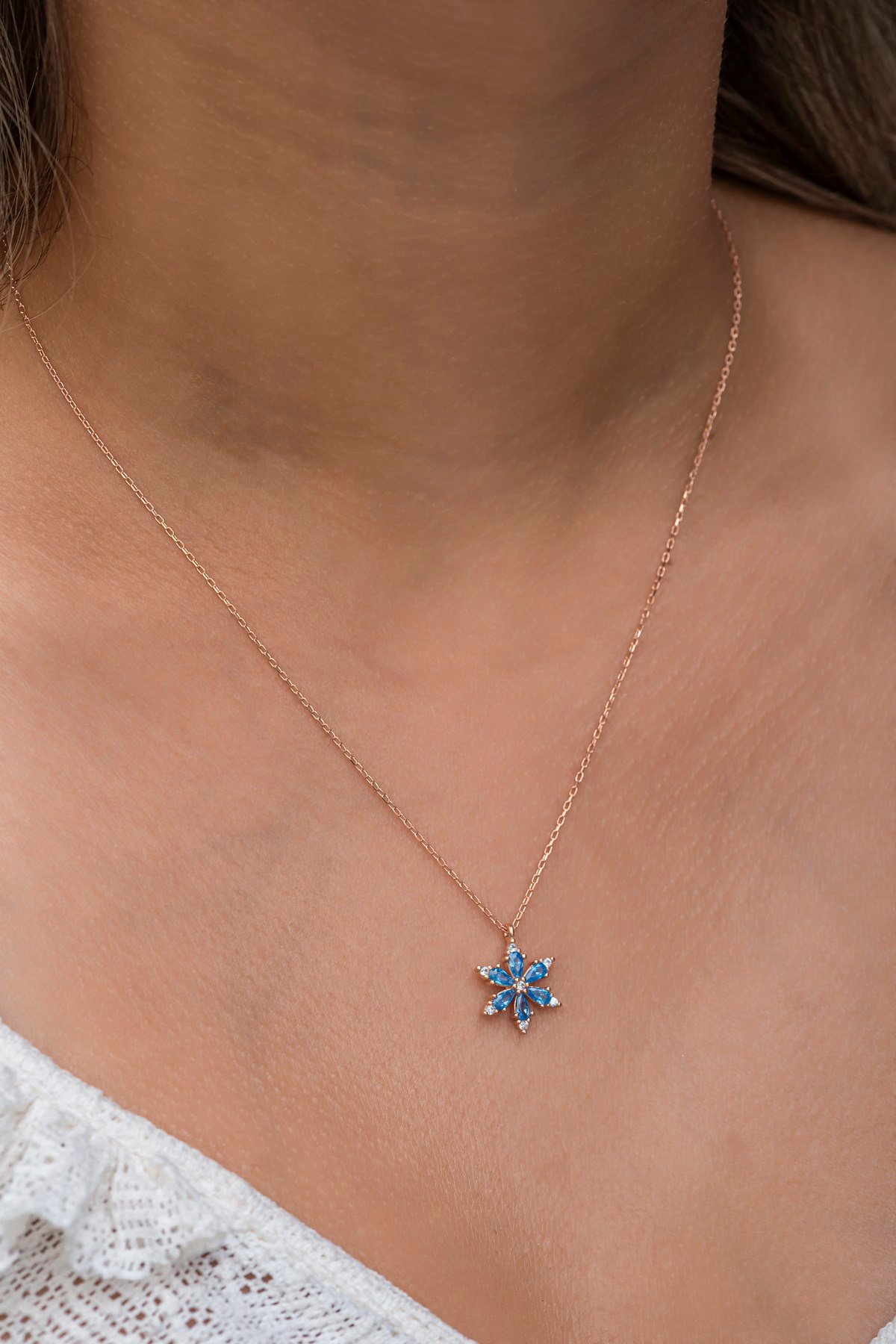 925 Ayar Gümüş Aquamarin Taşlı Lotus Kamelya Çiçeği Kolye