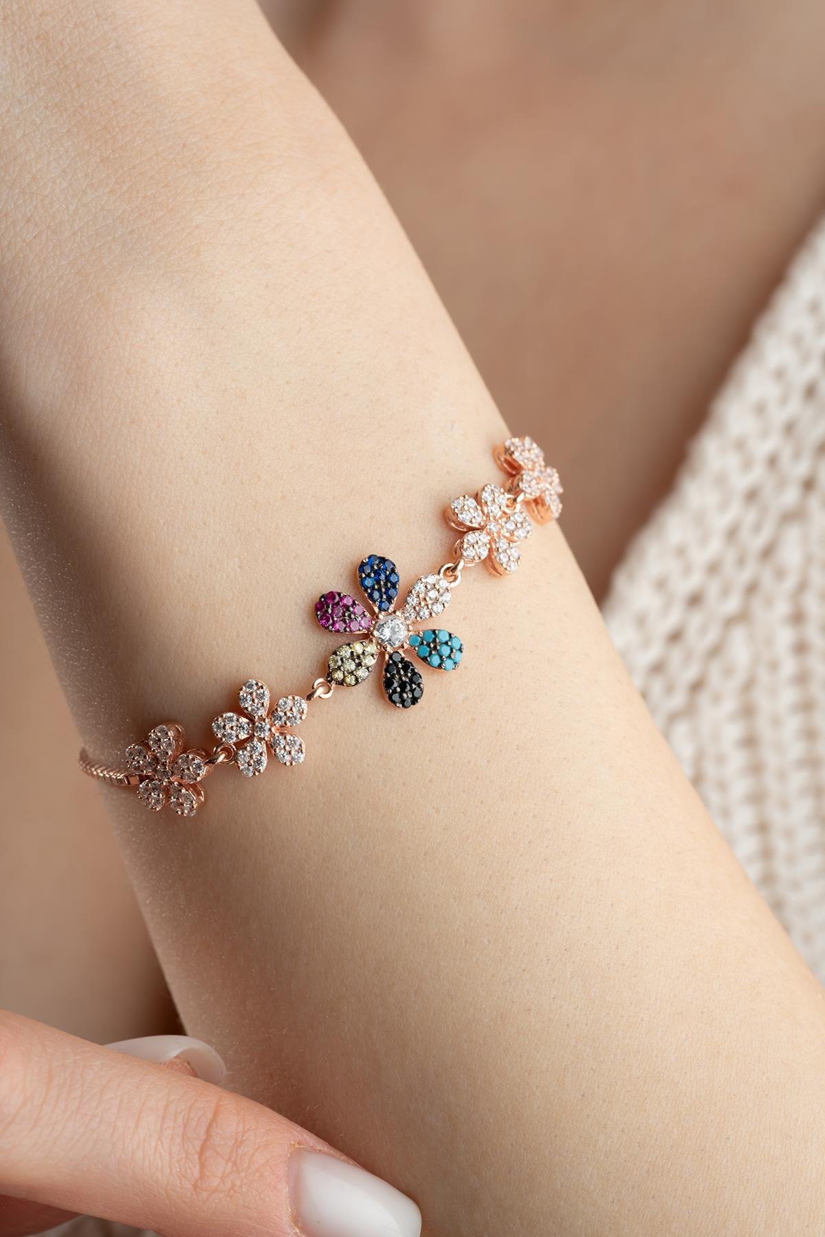 925 Ayar Gümüş Asansörlü Mix Taşlı 5'Li Kır çiçeği Bileklik 