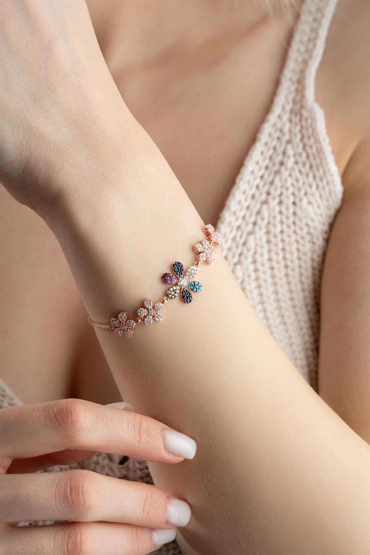 925 Ayar Gümüş Asansörlü Mix Taşlı 5'Li Kır çiçeği Bileklik 