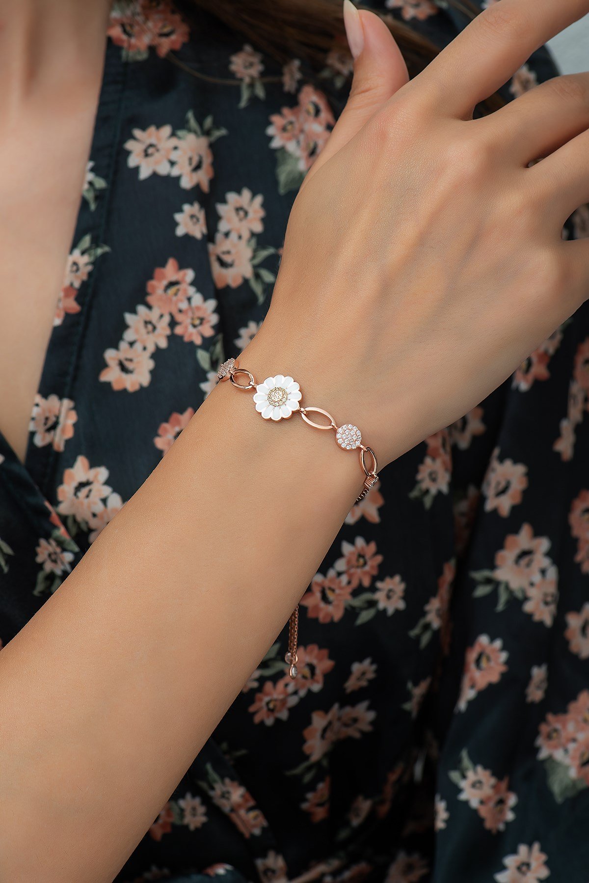 925 Ayar Gümüş Asansörlü Papatya Kadın Gümüş Bileklik