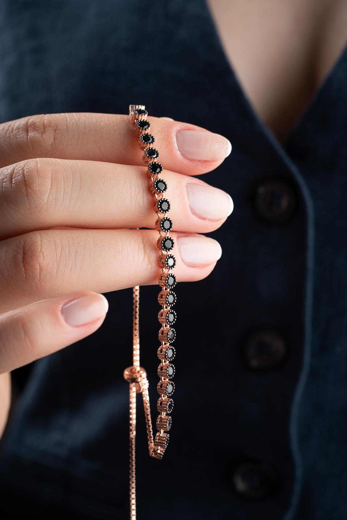 925 Ayar Gümüş Asansörlü Sıralı Siyah Zirkon Taşlı Bileklik 