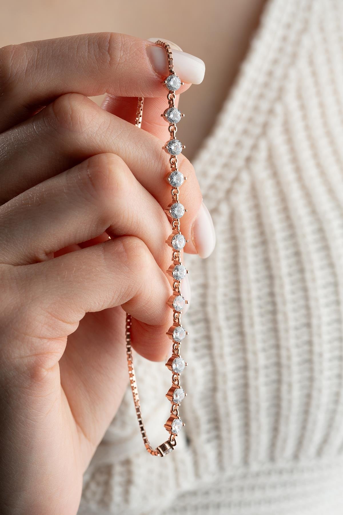 925 Ayar Gümüş Asansörlü Sıralı Zirkon Taşlı Bileklik 