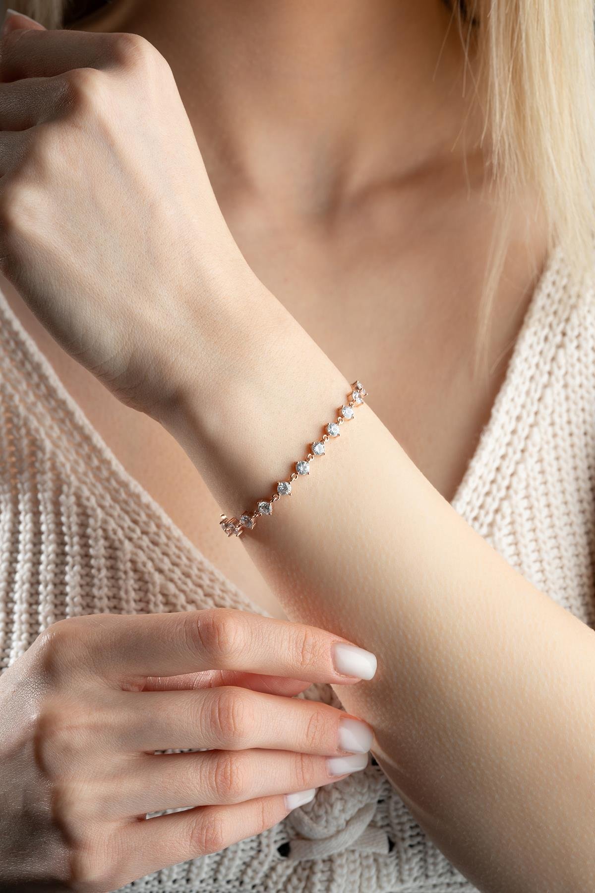 925 Ayar Gümüş Asansörlü Sıralı Zirkon Taşlı Bileklik 