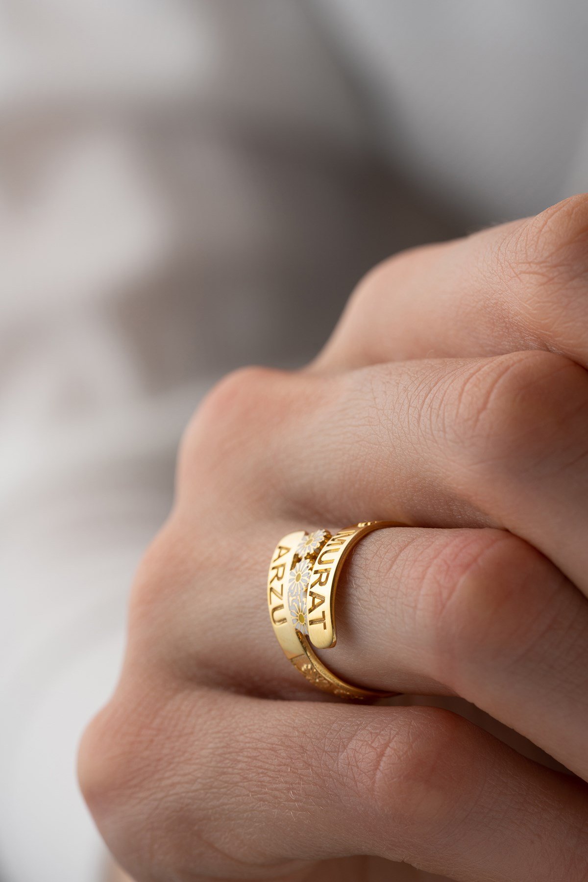 925 Ayar Gümüş Ayarlanabilir Ölçü Papatya Detaylı İsimli Yüzük