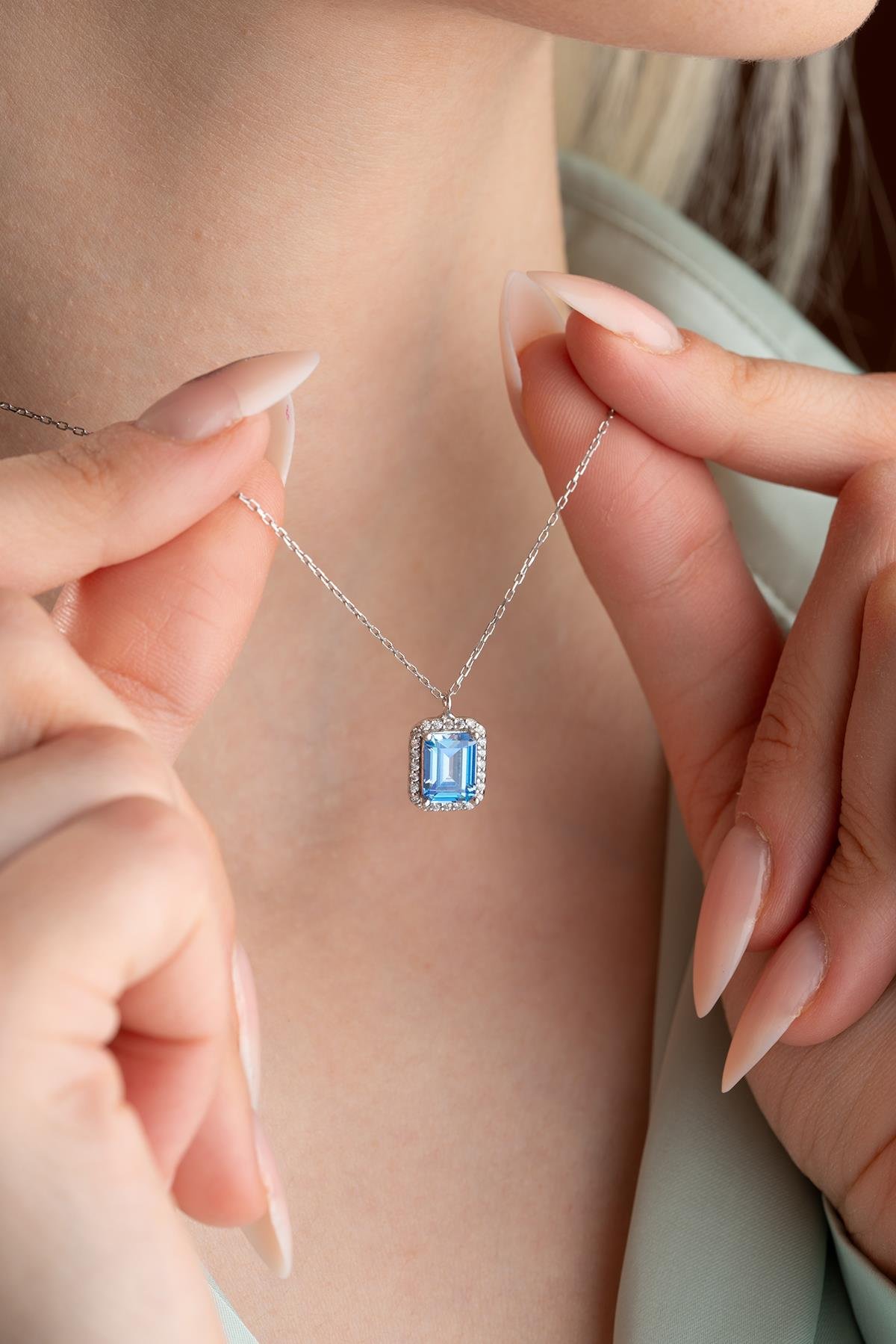 925 Ayar Gümüş Baget Mavi Zirkon Taşlı Tektaş Kolye