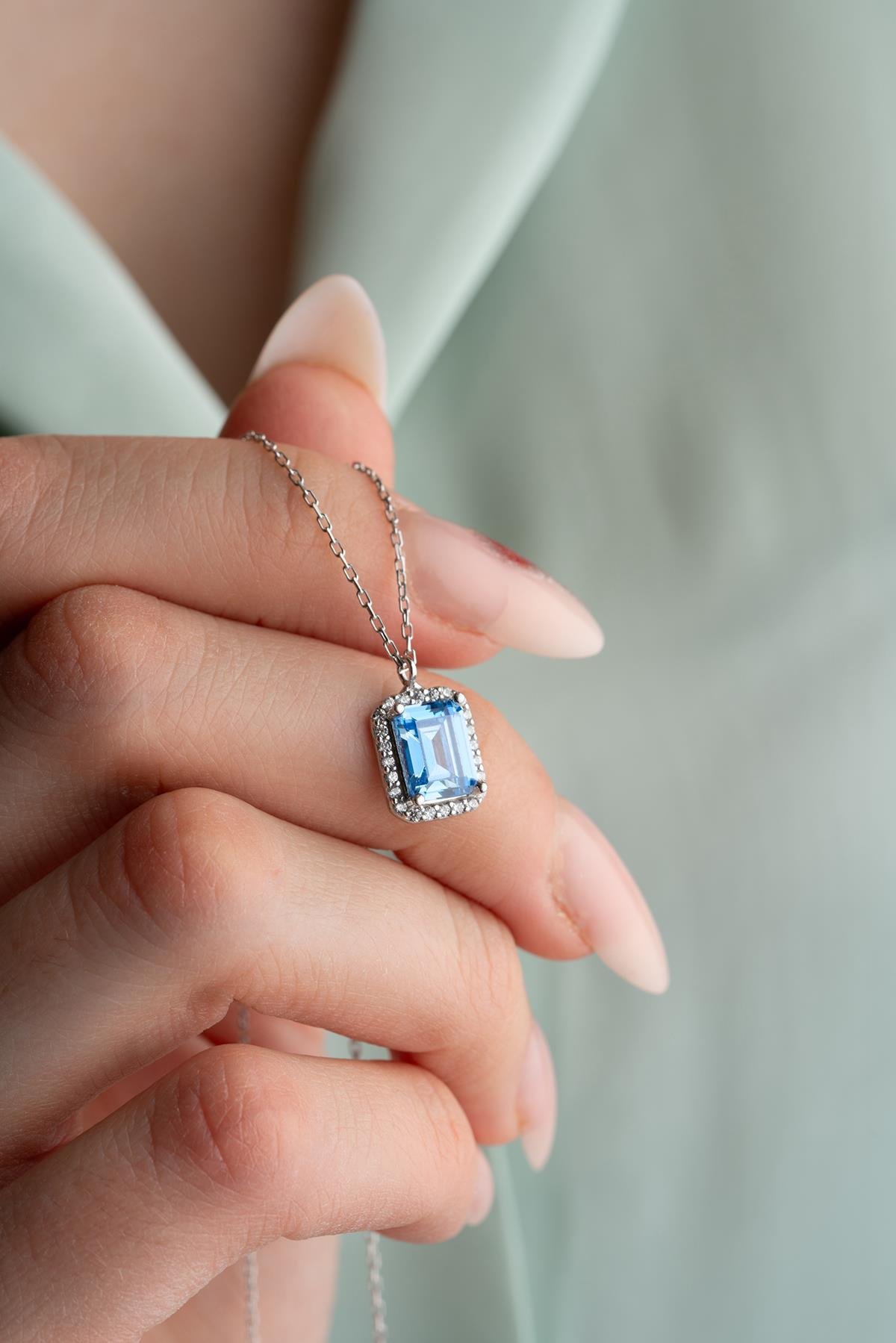 925 Ayar Gümüş Baget Mavi Zirkon Taşlı Tektaş Kolye