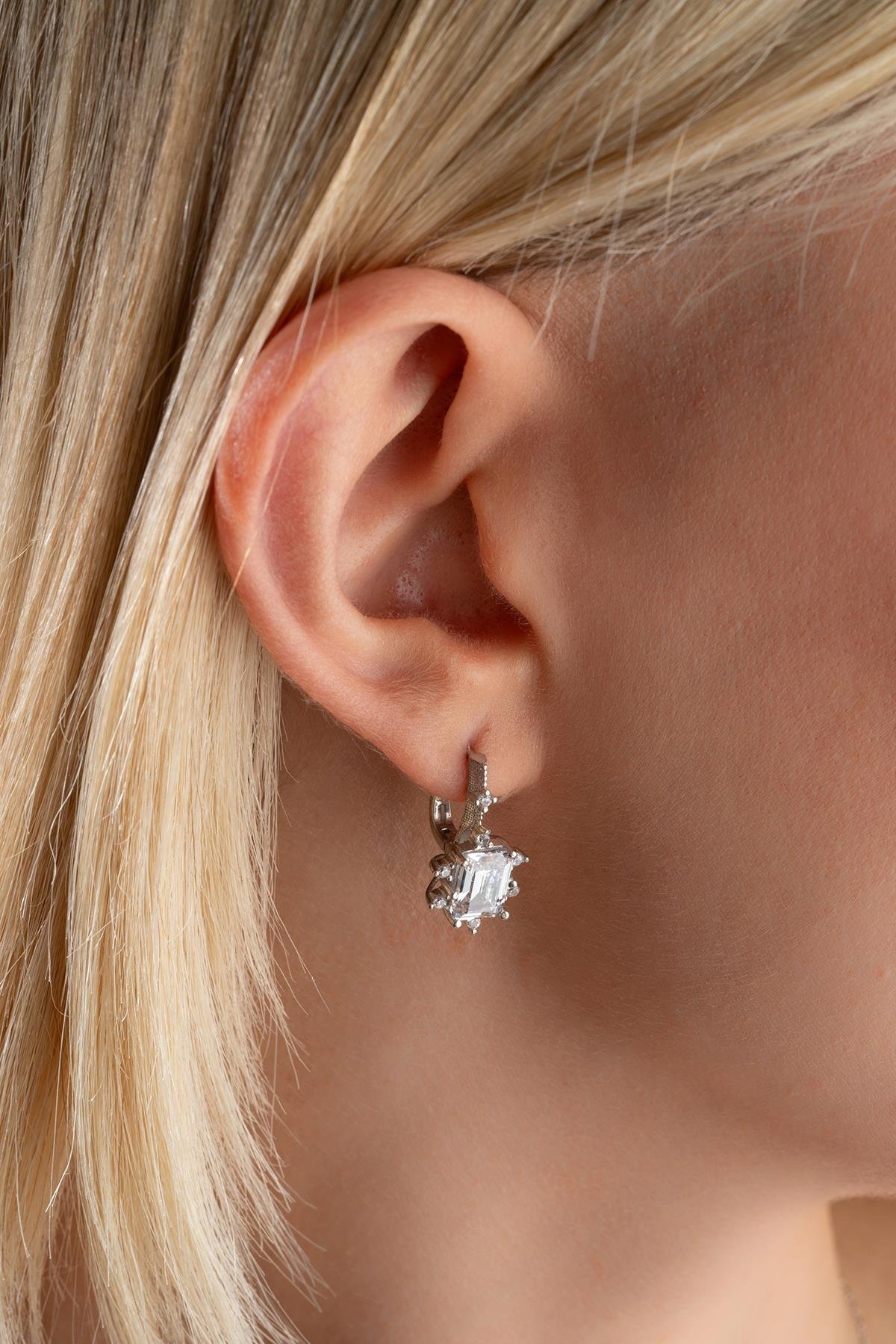 925 Ayar Gümüş Beyaz Baget Taşlı Küpe Ve Kolye Set