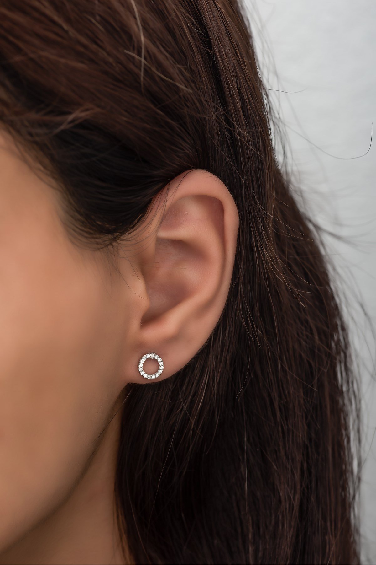 925 Ayar Gümüş Beyaz Minik Yuvarlak Tasarım Küpe