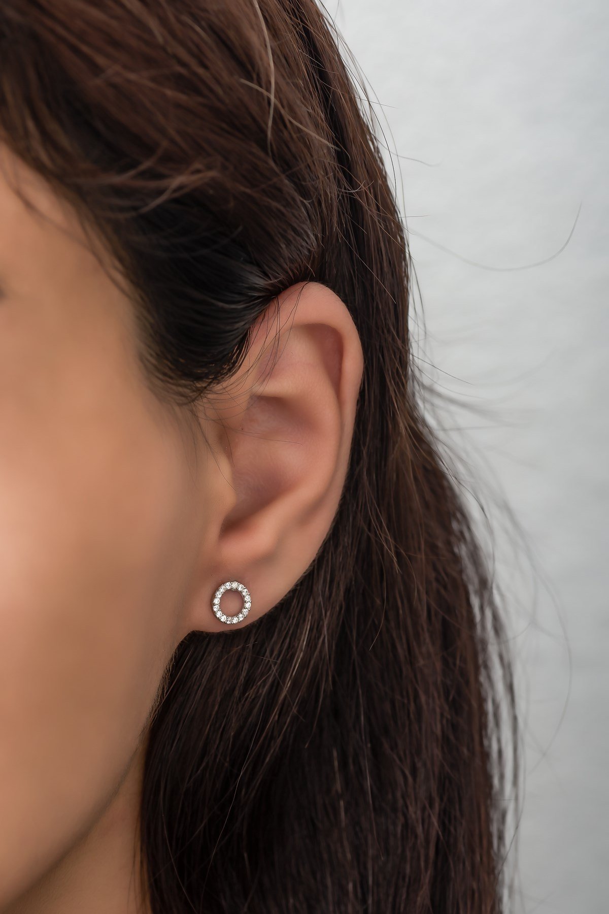 925 Ayar Gümüş Beyaz Minik Yuvarlak Tasarım Küpe