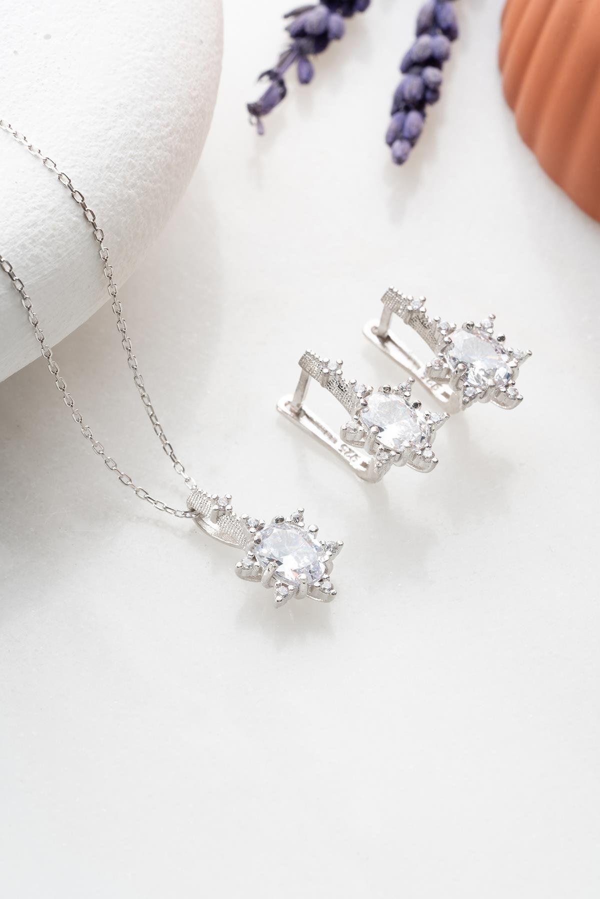 925 Ayar Gümüş Beyaz Oval Taşlı Küpe Ve Kolye Set