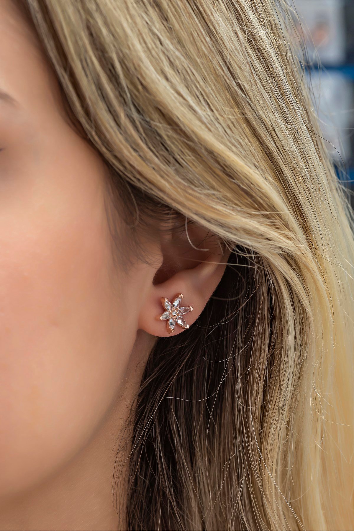 925 Ayar Gümüş Beyaz Taşlı Lotus Çiçeği Küpe