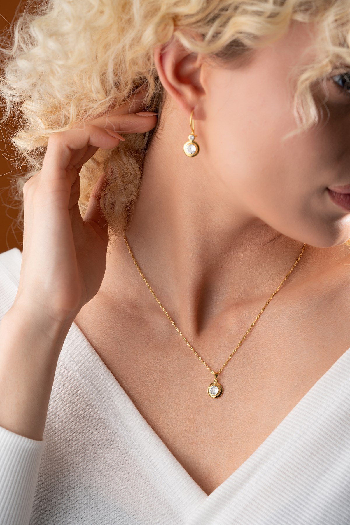 925 Ayar Gümüş Burgu Zincirli Gold Tektaş Model Küpe ve  Kolye Set