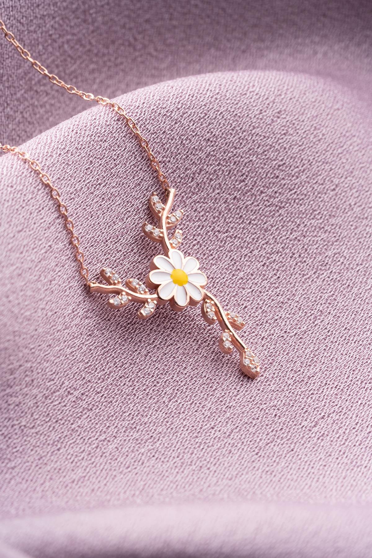 925 Ayar Gümüş Daldaki Beyaz Mineli Papatya Kolye