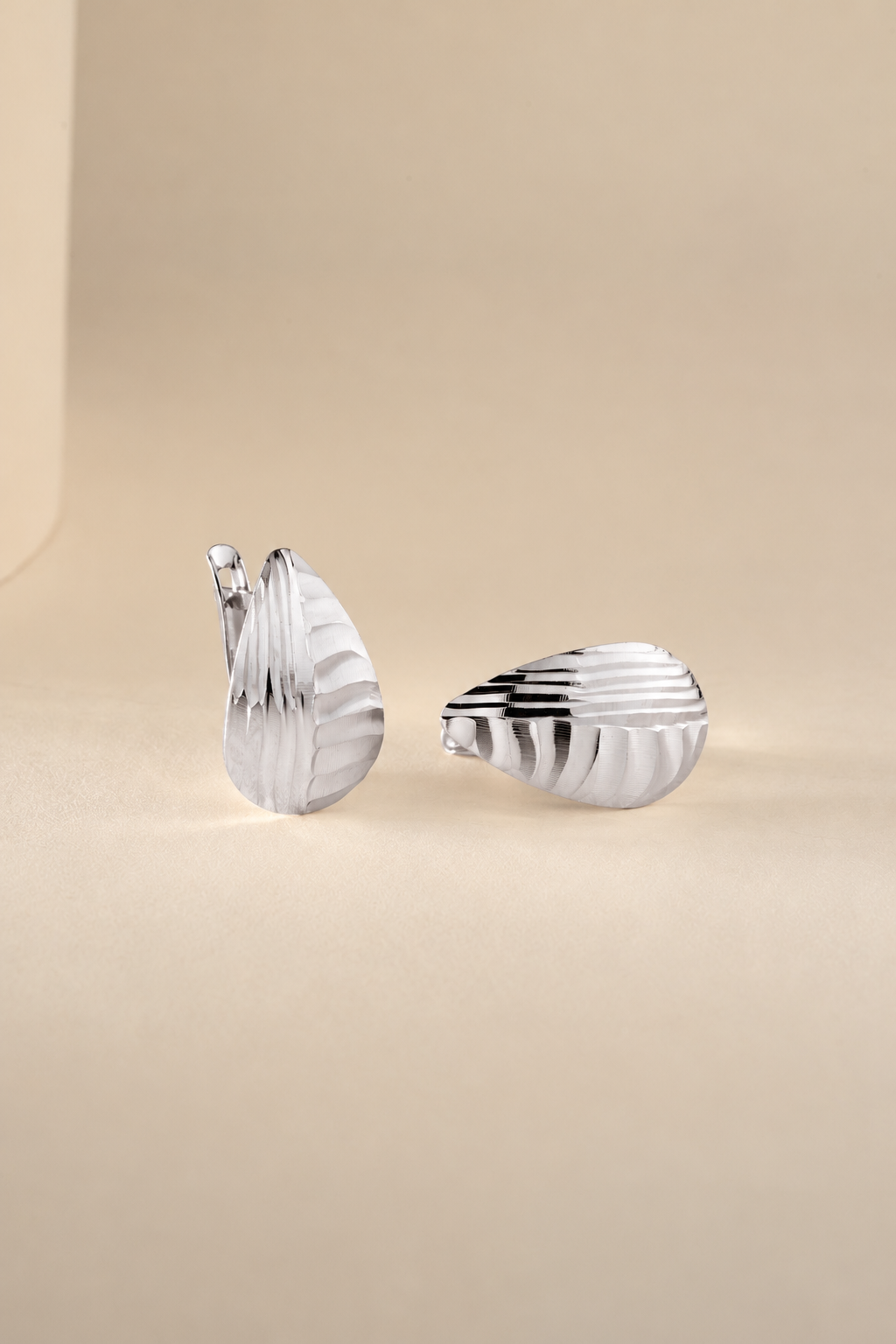 925 Ayar Gümüş Damla Model Çift Desenli Küpe