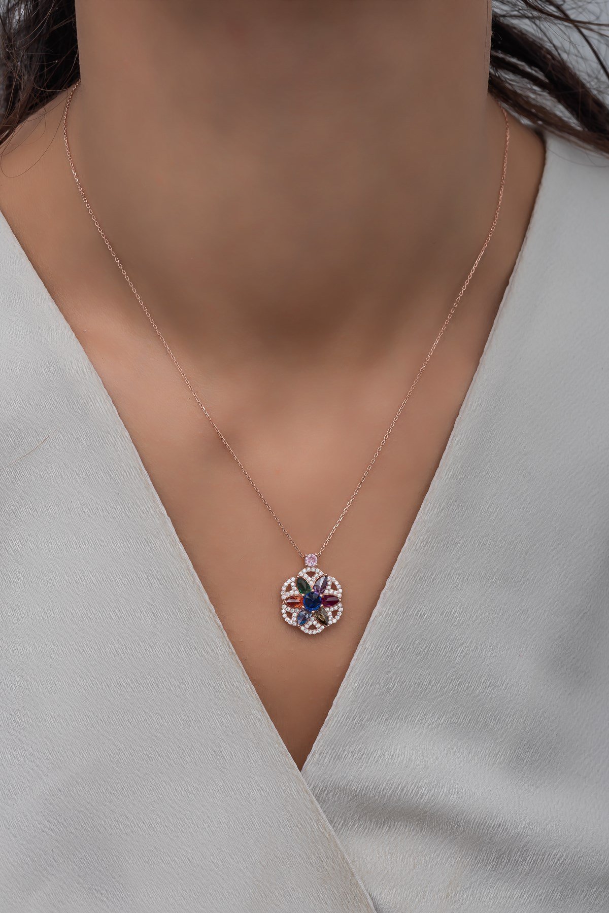 925 Ayar Gümüş Desenli Renkli Taşlı Lotus Çiçeği Kolye