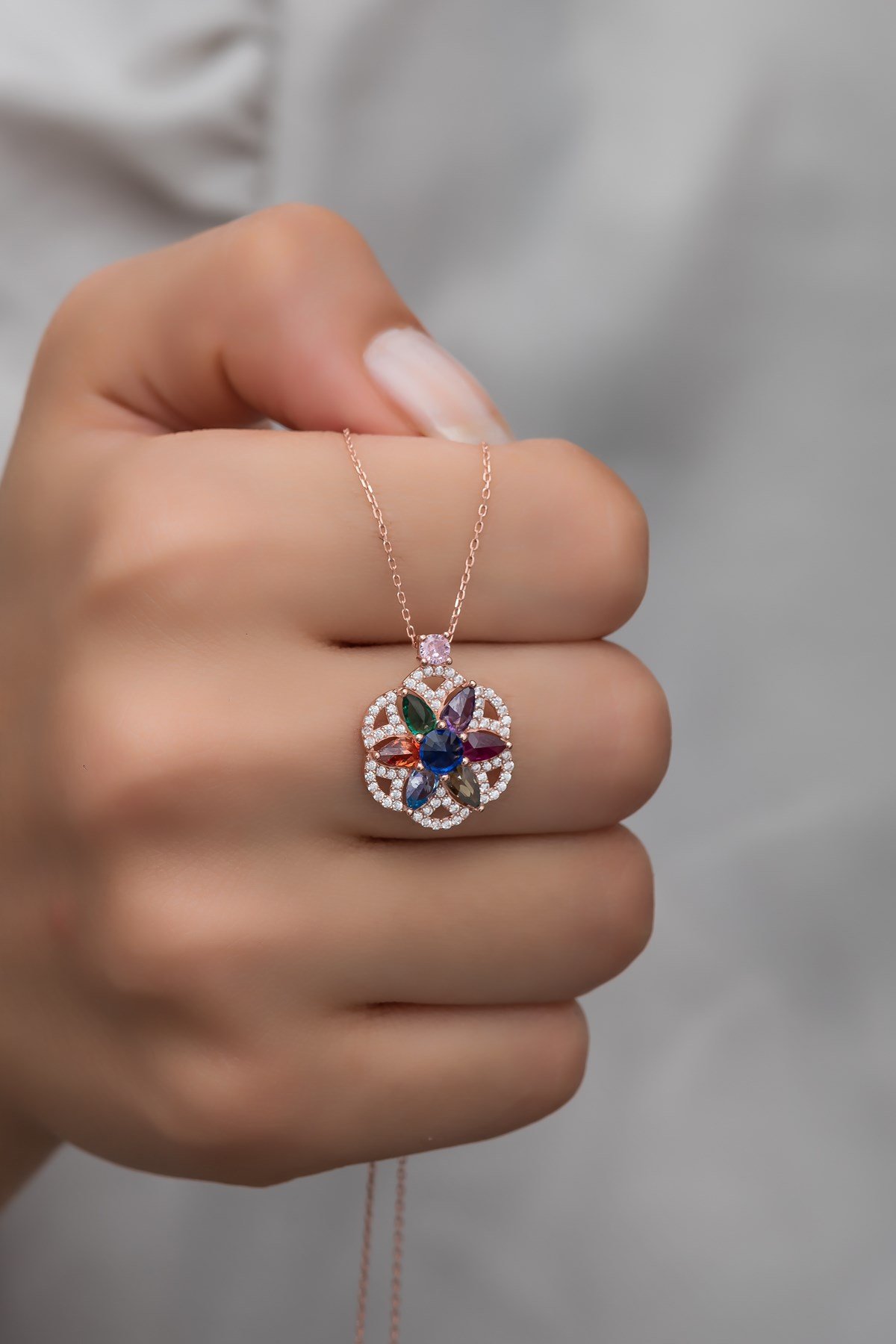 925 Ayar Gümüş Desenli Renkli Taşlı Lotus Çiçeği Kolye