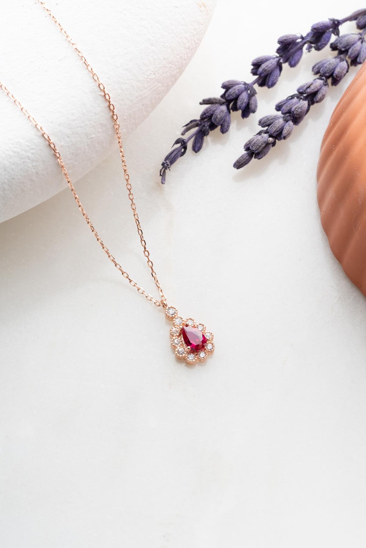 925 Ayar Gümüş Elmas Montür Damla Kırmızı Zirkon Taşlı Kolye