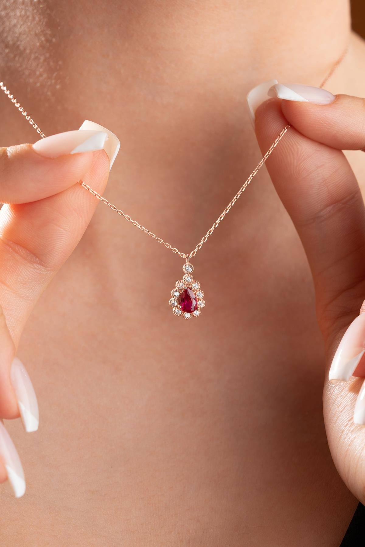 925 Ayar Gümüş Elmas Montür Damla Kırmızı Zirkon Taşlı Kolye