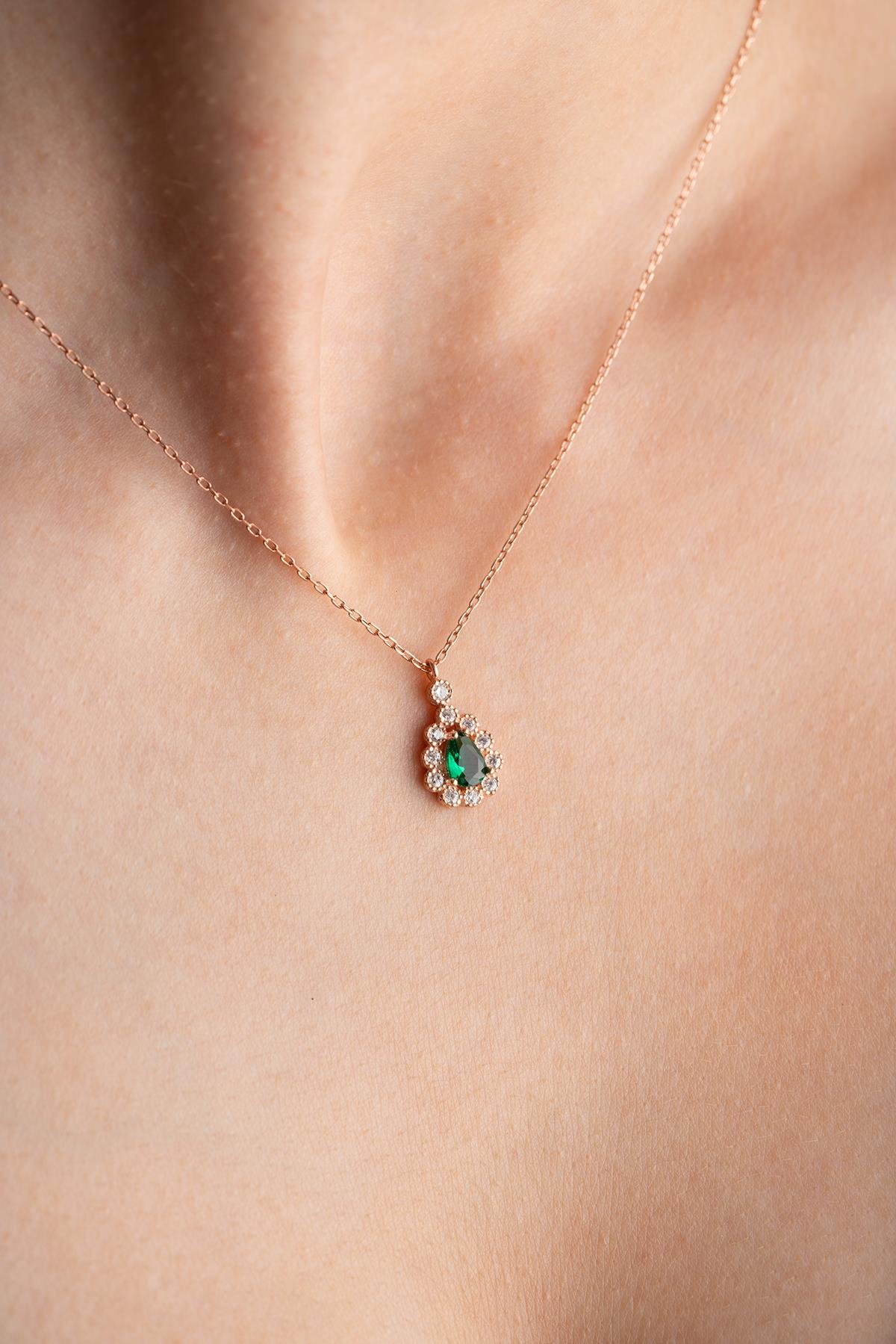 925 Ayar Gümüş Elmas Montür Damla Yeşil Zirkon Taşlı Kolye