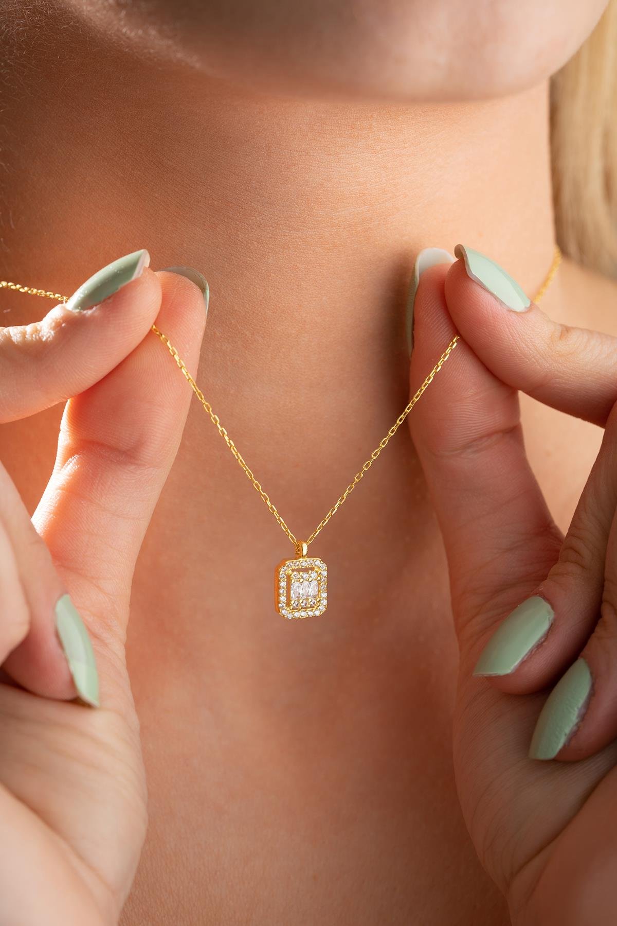 925 Ayar Gümüş Gold Baget Zirkon Taşlı Tektaş Kolye