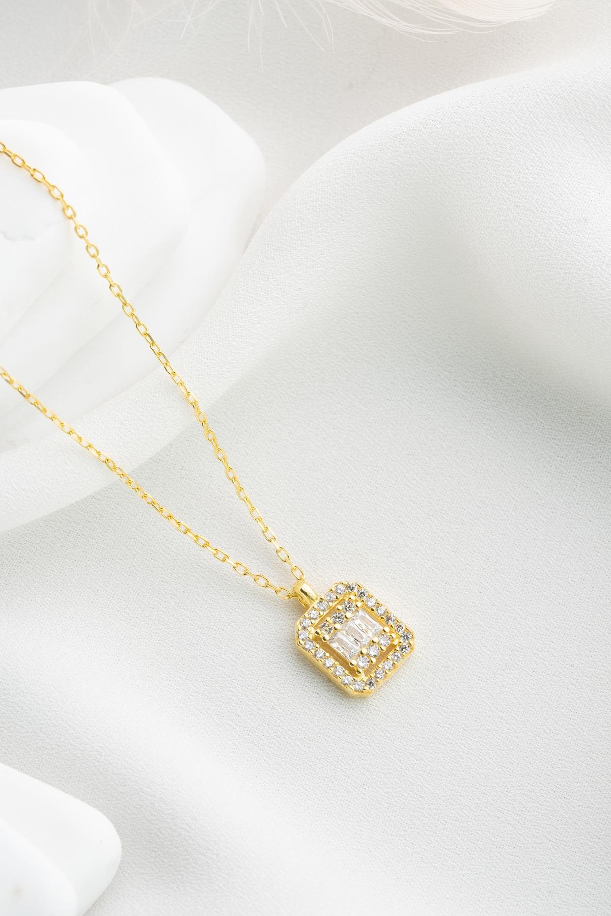 925 Ayar Gümüş Gold Baget Zirkon Taşlı Tektaş Kolye