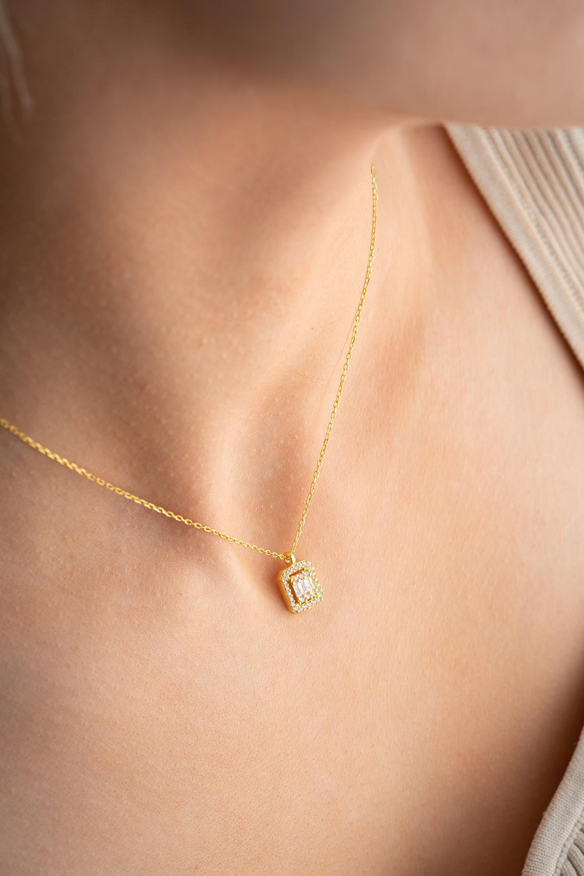 925 Ayar Gümüş Gold Baget Zirkon Taşlı Tektaş Kolye