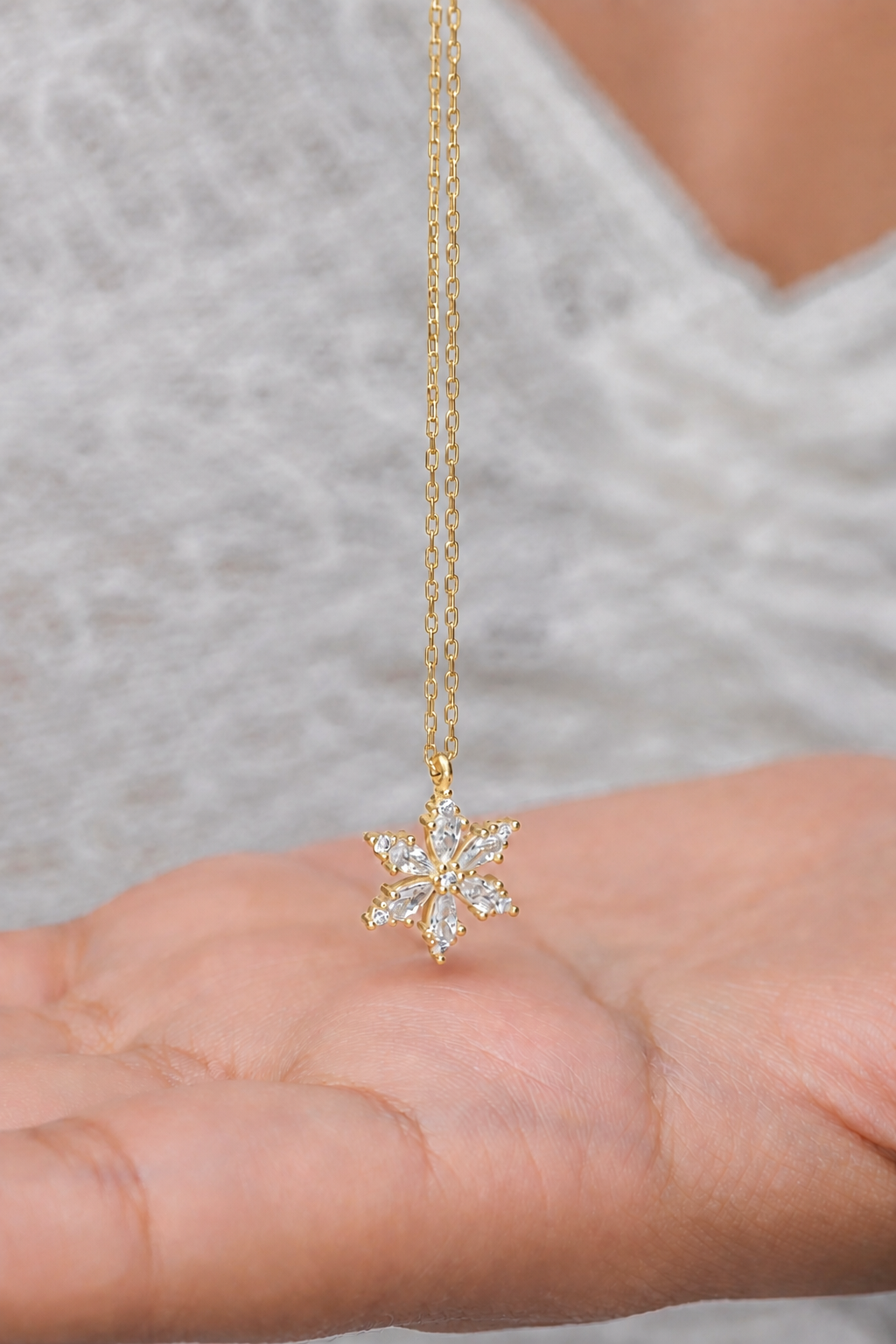 925 Ayar Gümüş Gold Beyaz Taşlı Lotus Kamelya Çiçeği Kolye