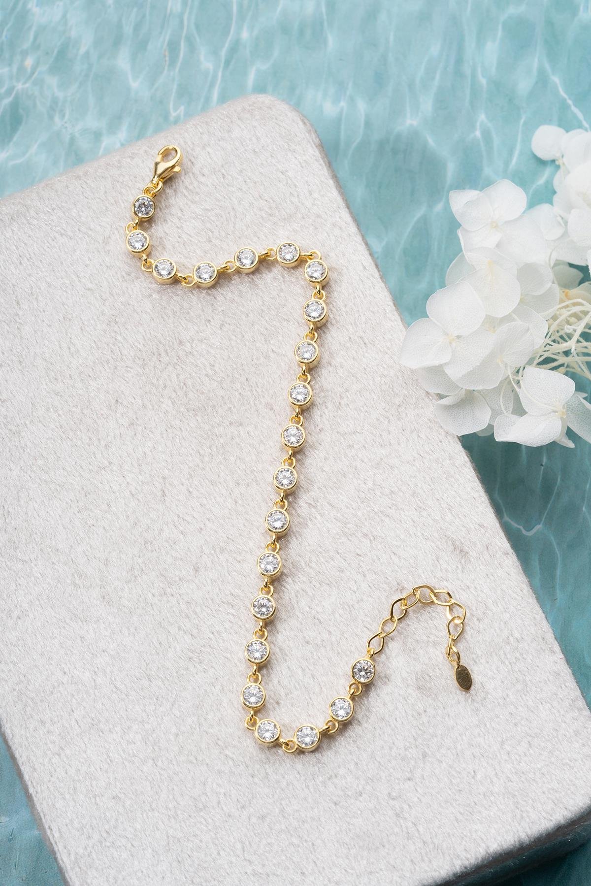 925 Ayar Gümüş Gold Beyaz Taşlı Yuvarlak Tasarım Bileklik