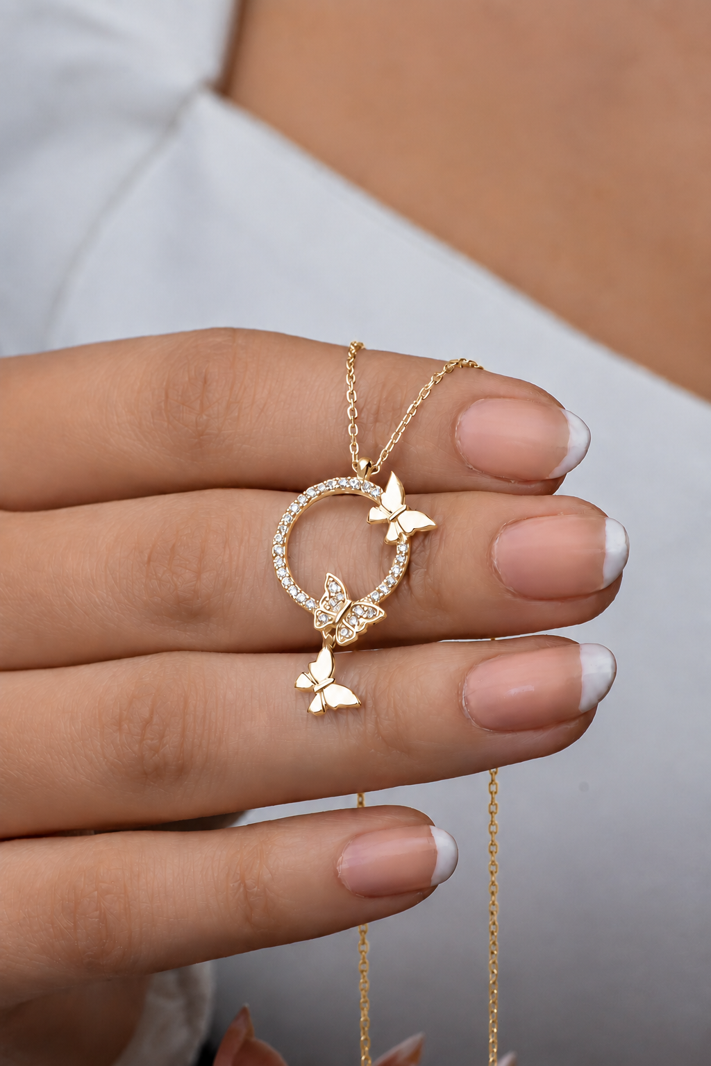 925 Ayar Gümüş Gold Daire Tasarım Uçuşan Sevgi Kelebekleri Kolye