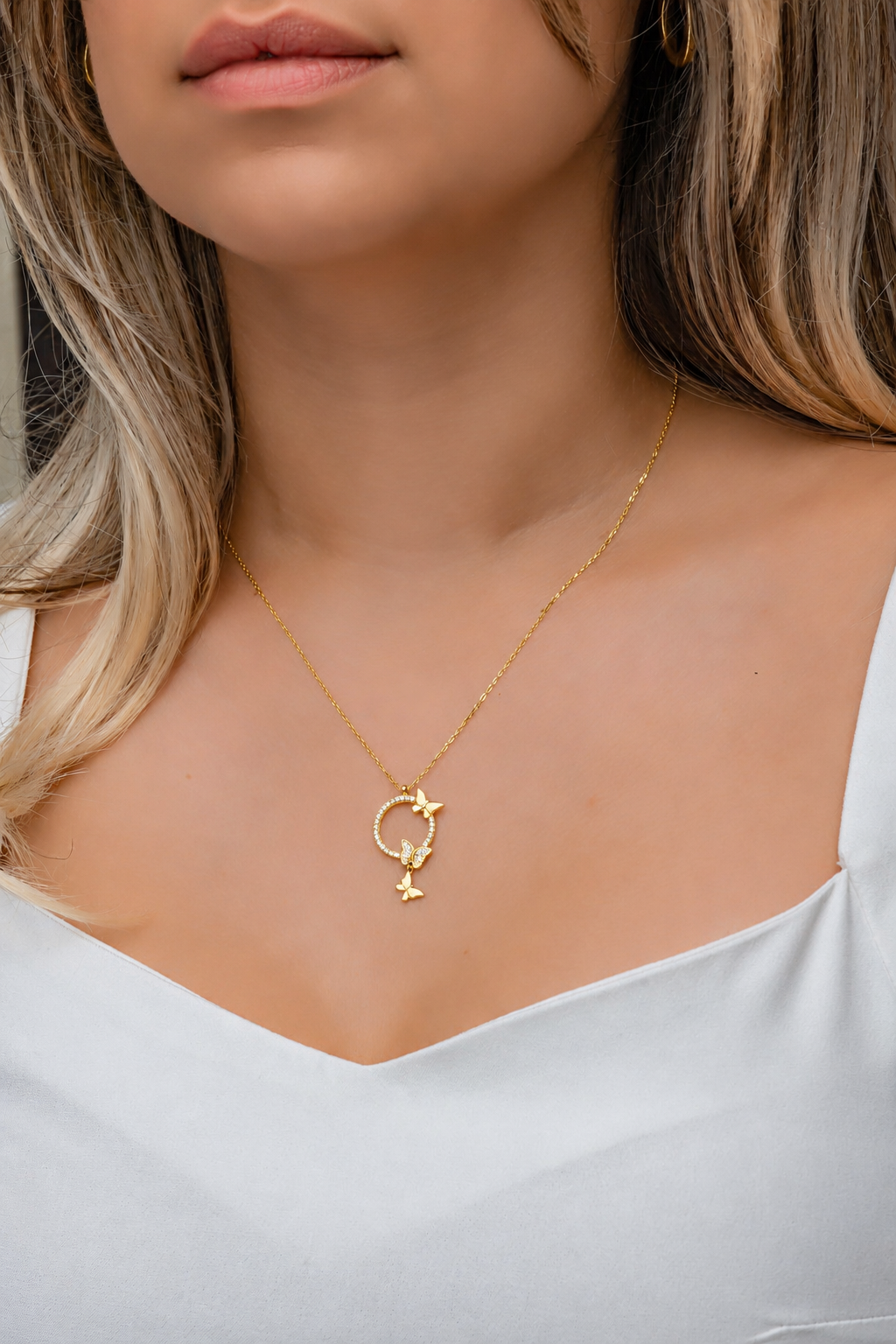 925 Ayar Gümüş Gold Daire Tasarım Uçuşan Sevgi Kelebekleri Kolye