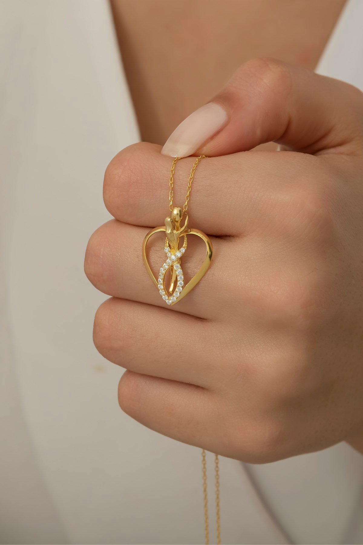925 Ayar Gümüş Gold Kalpli Sarılan Sevgililer Kolye