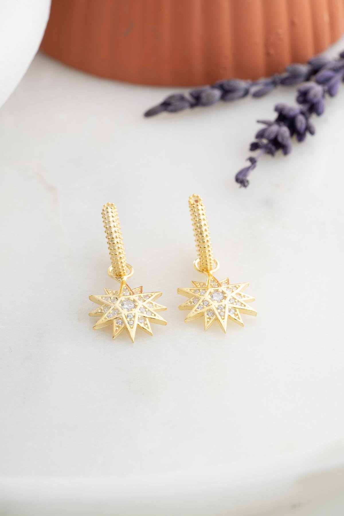 925 Ayar Gümüş Gold Kaplama 10 mm Sallantılı Yıldız Küpe