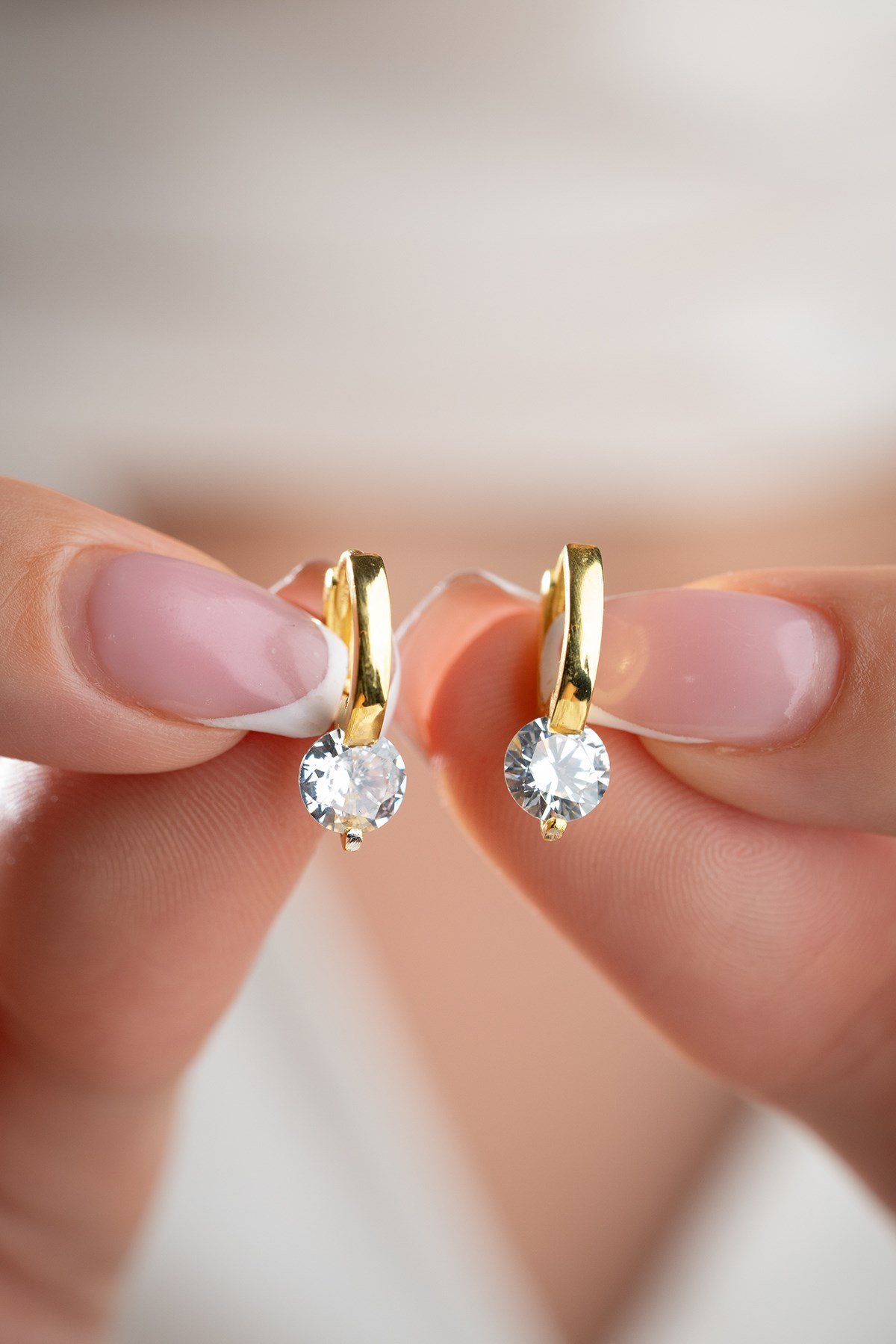 925 Ayar Gümüş Gold Kaplama 12 mm Beyaz Taşlı Halka Küpe