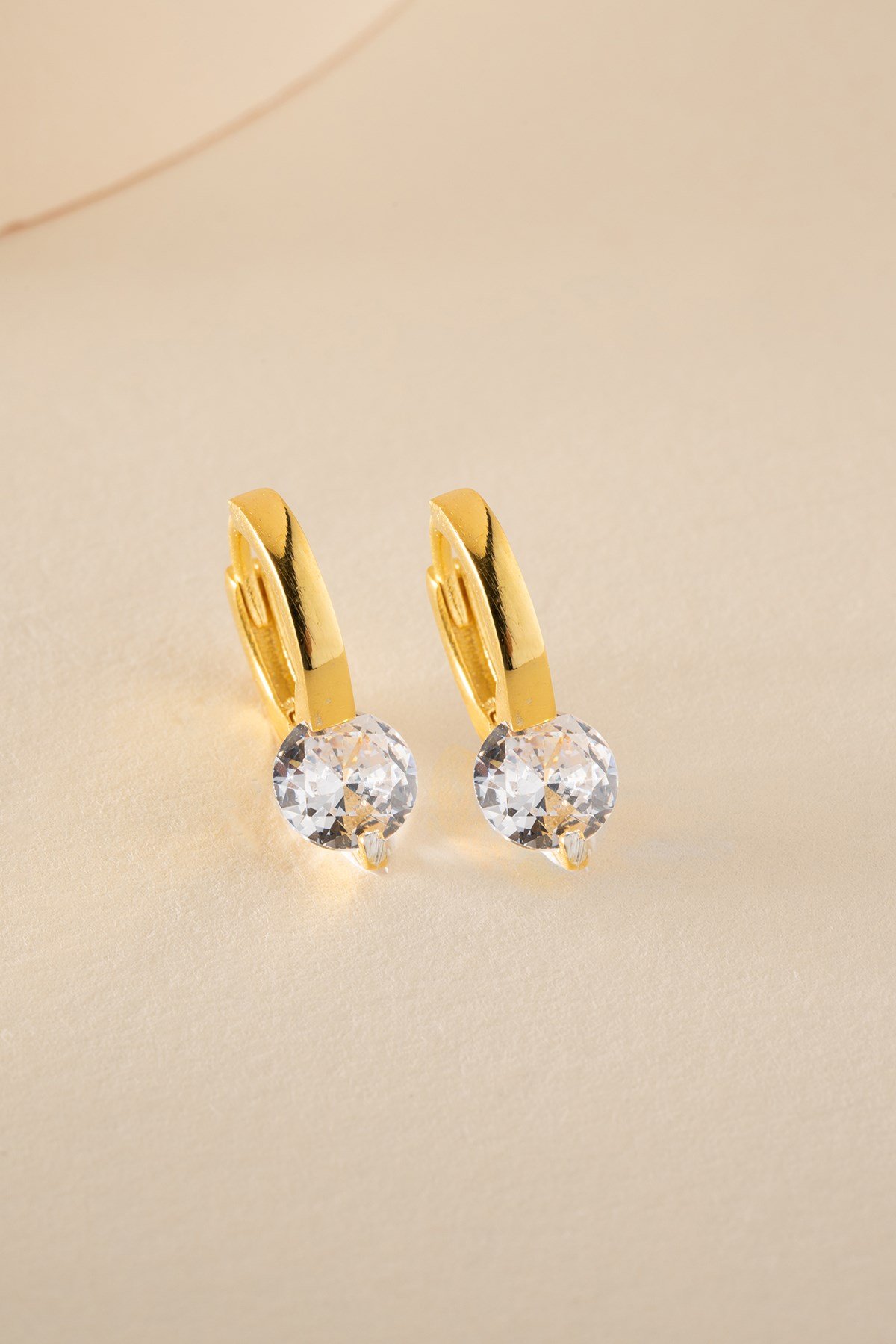 925 Ayar Gümüş Gold Kaplama 12 mm Beyaz Taşlı Halka Küpe