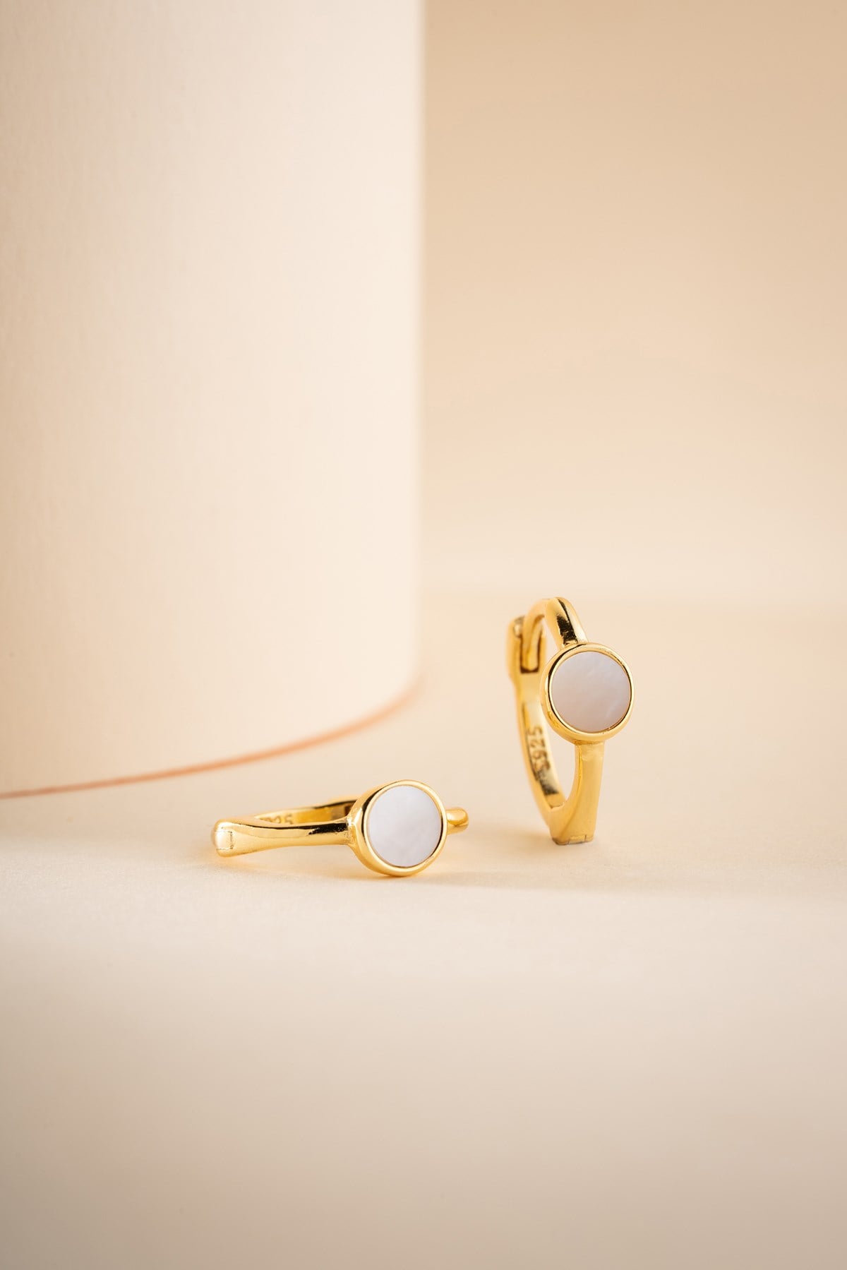 925 Ayar Gümüş Gold Kaplama 12 mm Sedef Taşlı Halka Küpe