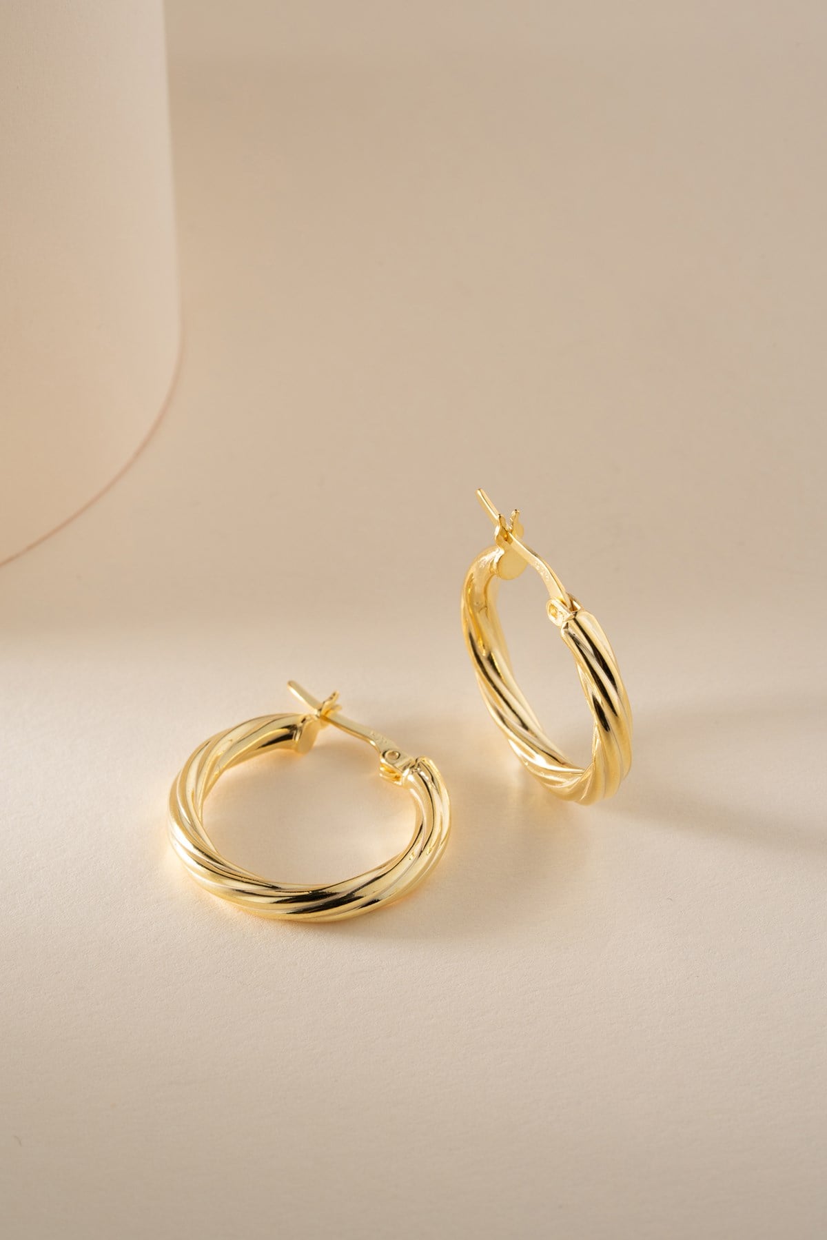 925 Ayar Gümüş Gold Kaplama 20 mm Burgu Model Şarnel Halka Küpe