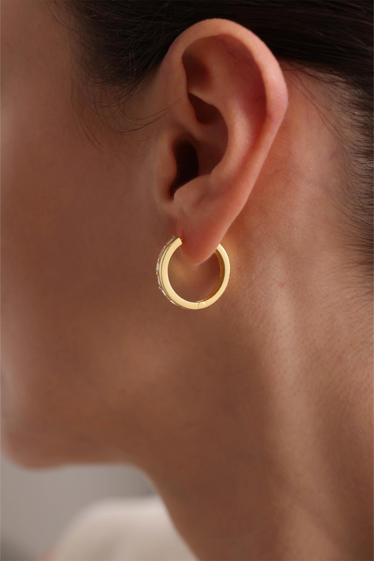 925 Ayar Gümüş Gold Kaplama 20 Mm Halka Baget Taşlı Küpe