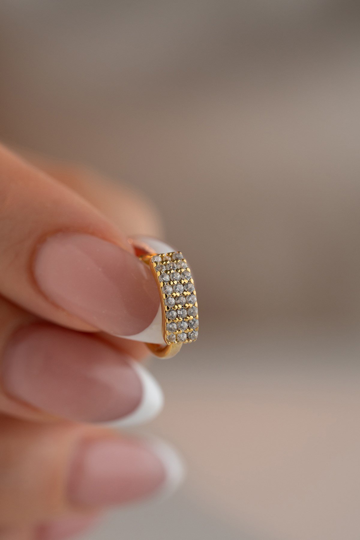 925 Ayar Gümüş Gold Kaplama 3 Sıra Taşlı Model Kıkırdak Küpe