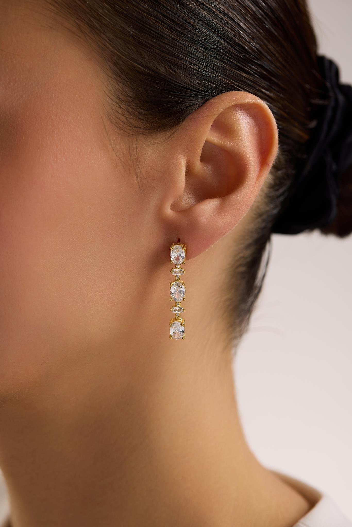 925 Ayar Gümüş Gold Kaplama 3'Lü Beyaz Oval Taşlı Sallantılı Küpe