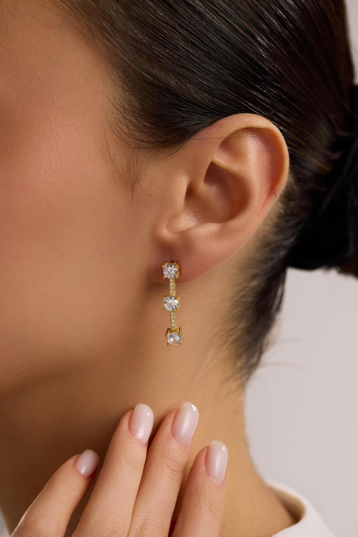 925 Ayar Gümüş Gold Kaplama 3'Lü Beyaz Yuvarlak Taşlı Sallantılı Küpe